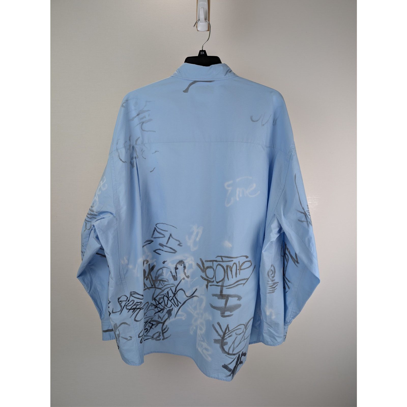 Balenciaga o1rshd1 Cotton Poplin Graffiti Shirt in Sky Blue Size US L / EU 52-54 / 3 - 10 Thumbnail