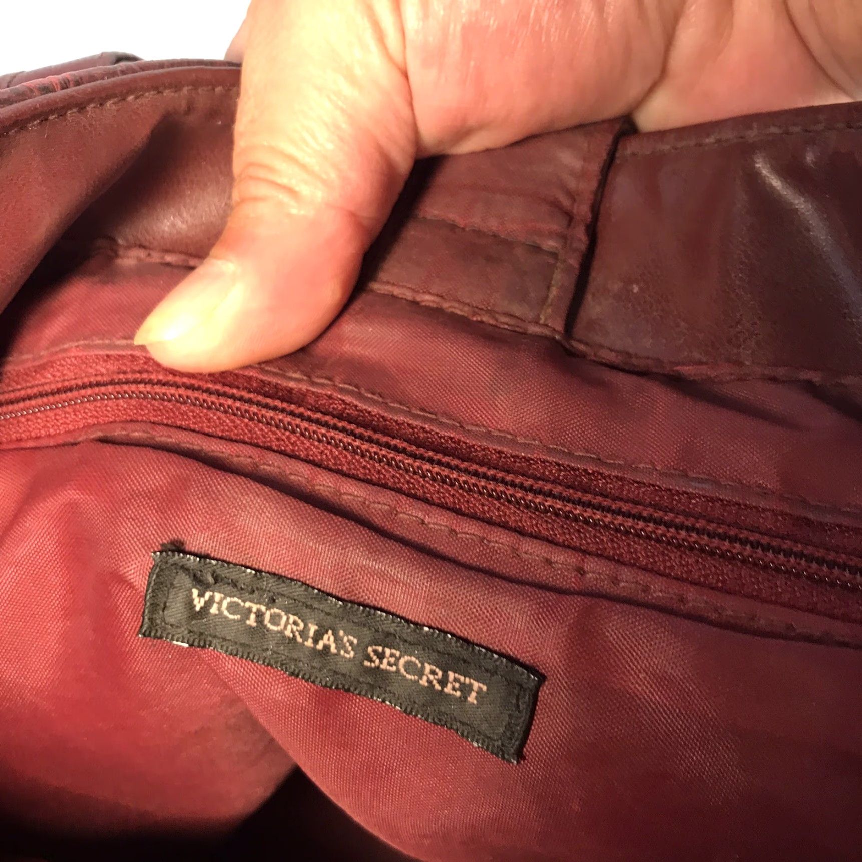 Victoria's Secret Victoria's Secret Women's Shoulder Bag Small Faux Leather Floral Paisley Burgundy EUC Size ONE SIZE - 5 Thumbnail