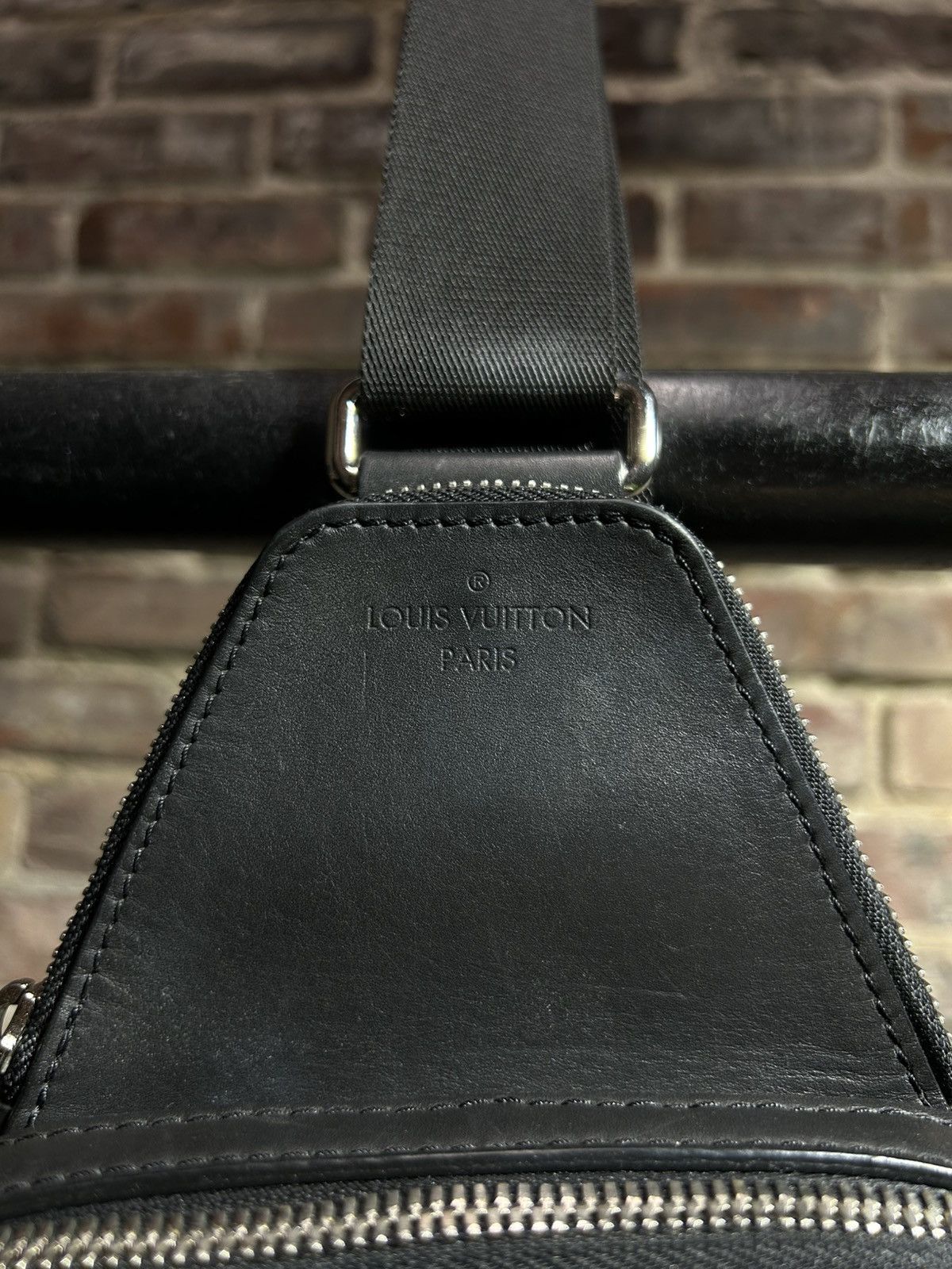 Louis Vuitton Louis Vuitton Black Sling Bag Size ONE SIZE - 4 Thumbnail