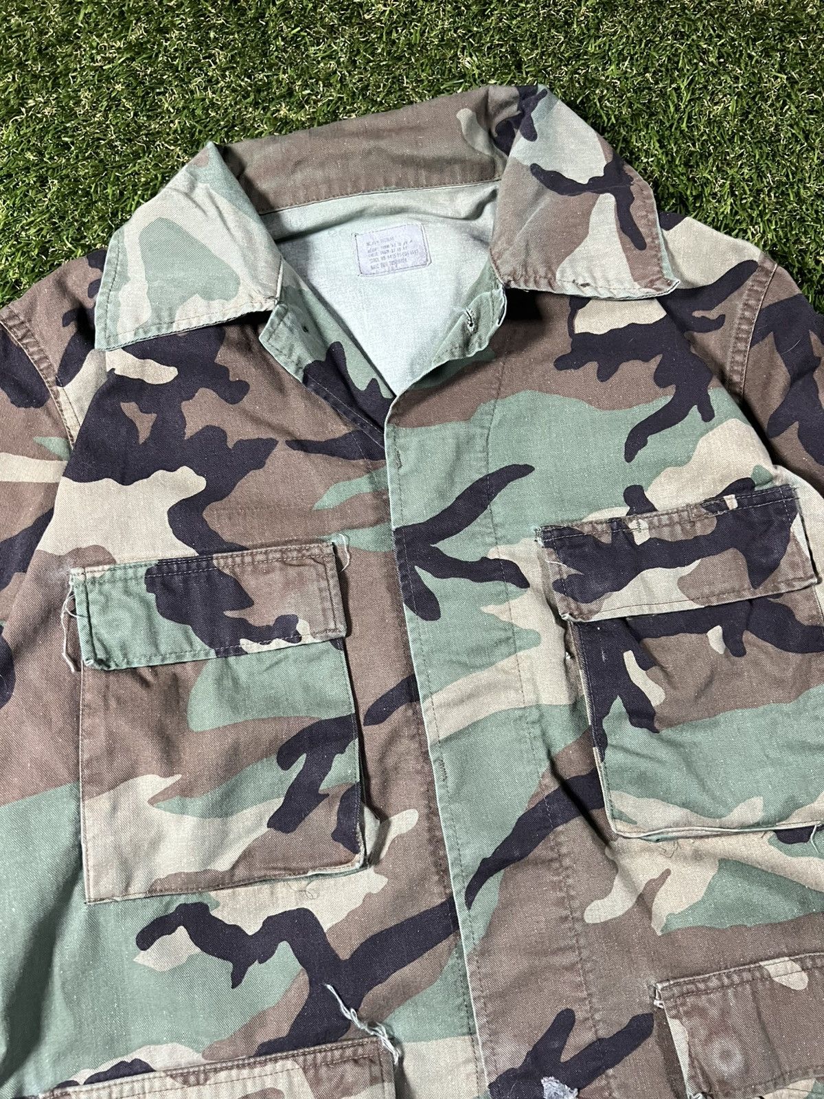 Vintage Vintage 90s Faded Army Camo Military Fall Button Up Jacket Size US M / EU 48-50 / 2 - 2 Thumbnail