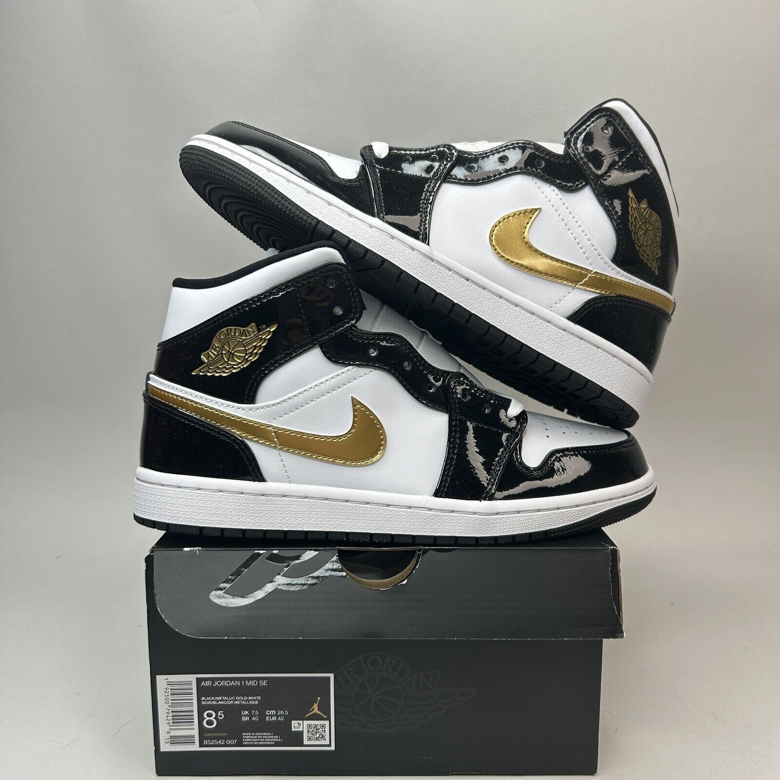 Jordan Brand Nike Air Jordan 1 Mid SE “Patent Black Metallic Gold” 2023 Size US 8.5 / EU 41-42 - 1 Thumbnail