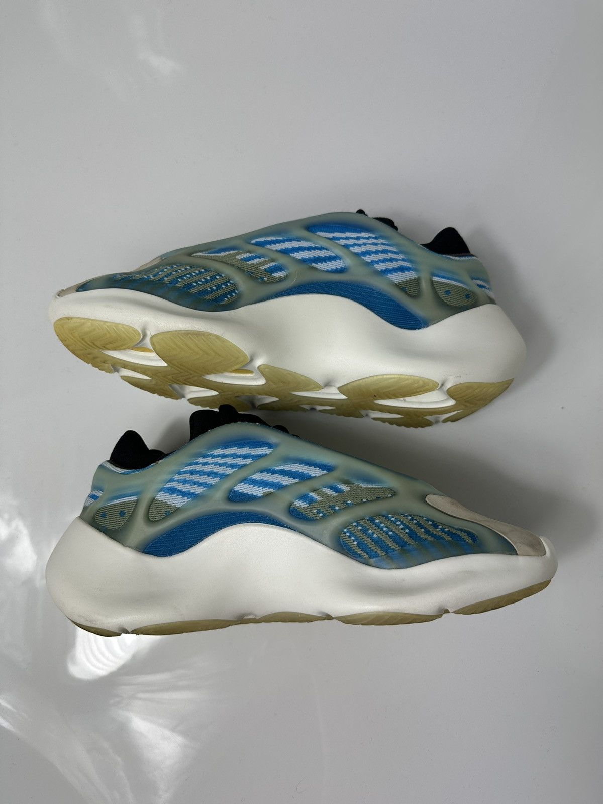 Adidas Adidas Yeezy 700 V3 “Azareth” Size US 5.5 / EU 38 - 4 Thumbnail
