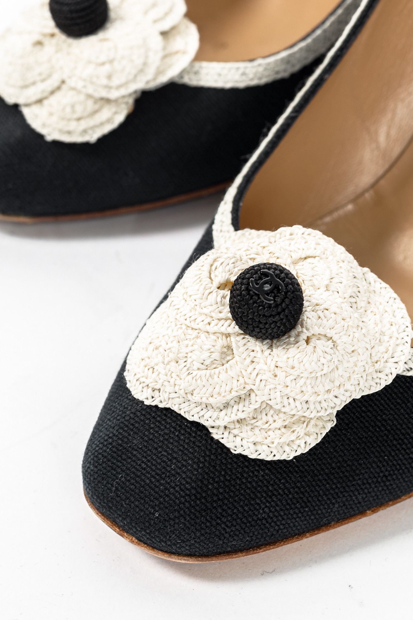 Chanel Chanel 06P Black Canvas Camellia-Rosette Pumps Size US 9 / IT 39 - 7 Thumbnail