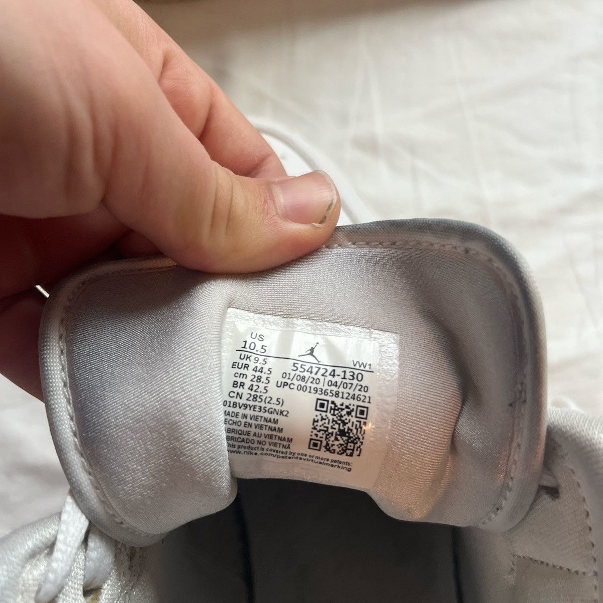 Nike Nike triple white air Jordan’s Size US 10.5 / EU 43-44 - 3 Thumbnail