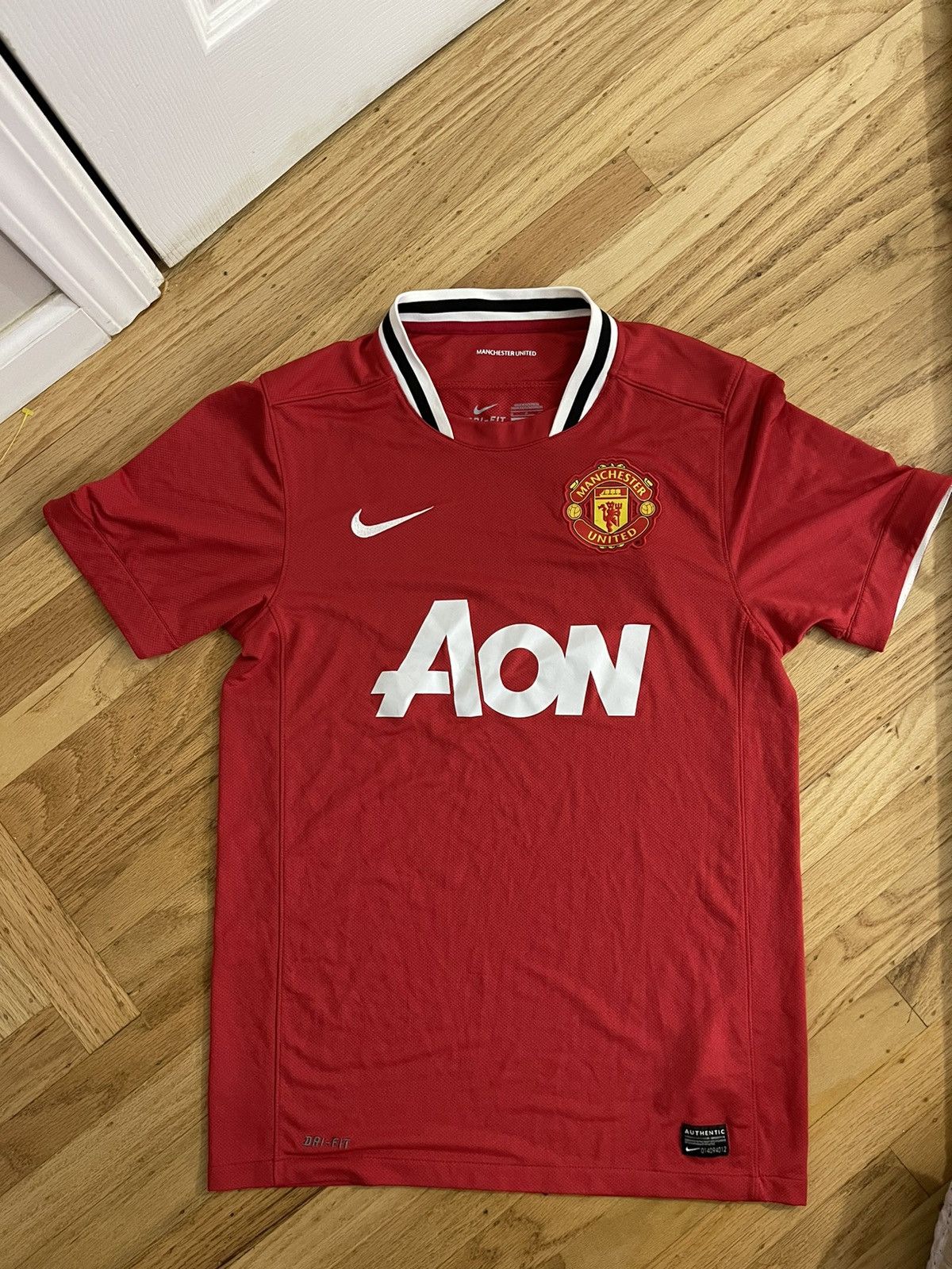 manchester united aon jersey