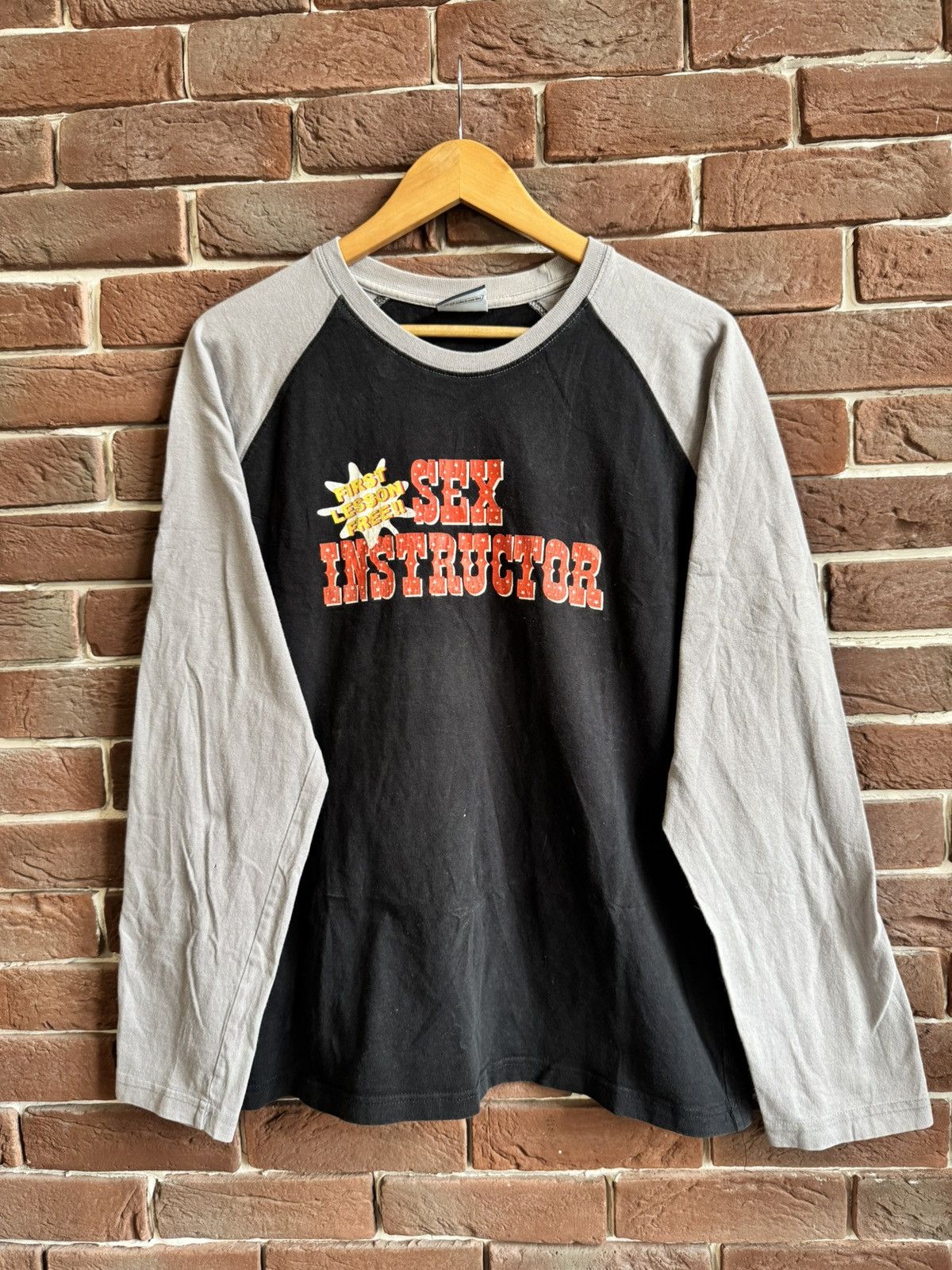 Hook-Ups Vintage Y2K Fishbone Brand Sex Instructor Longsleeve T shirt Size US L / EU 52-54 / 3 - 1 Thumbnail