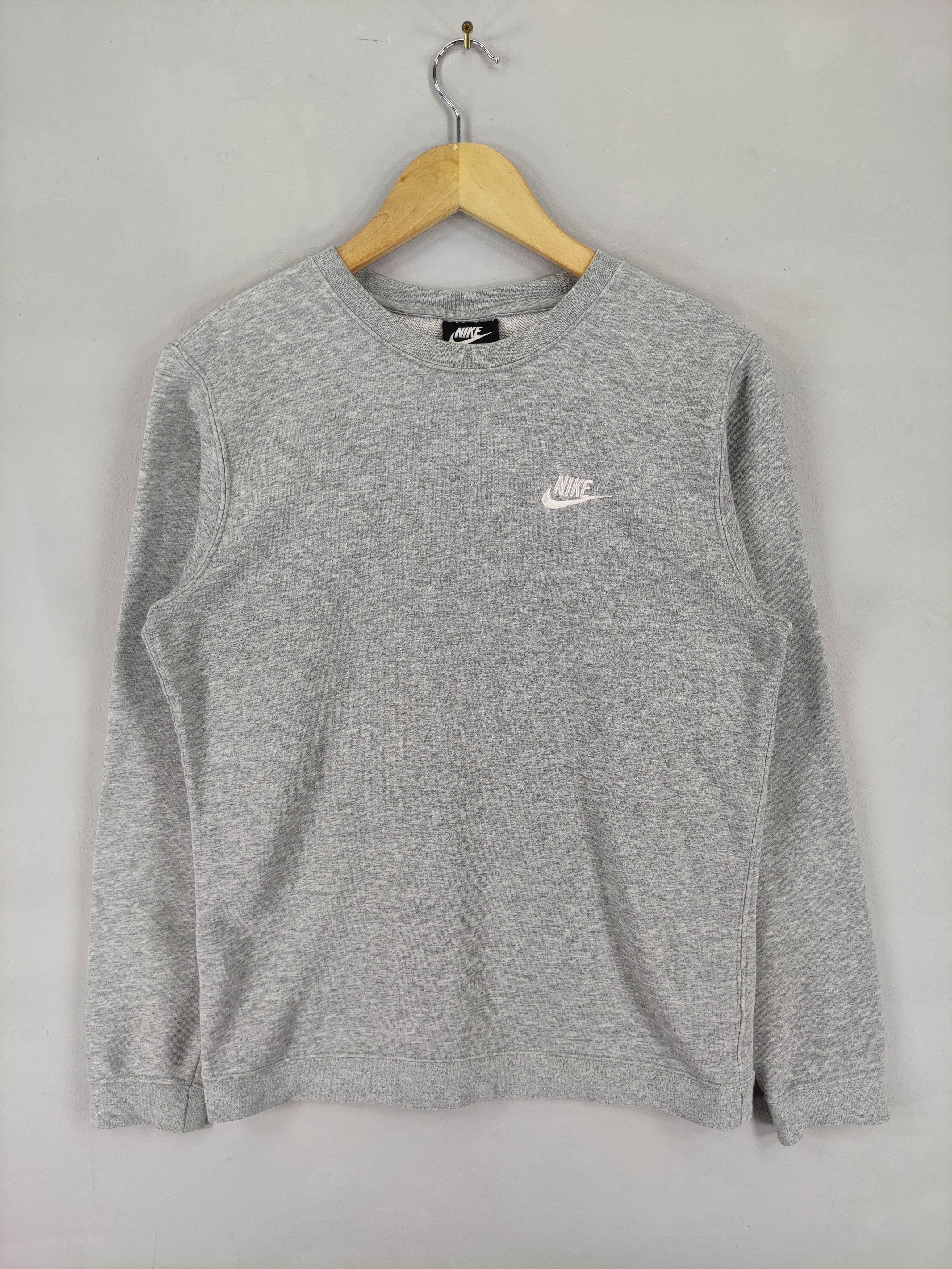 Nike Nike Small Logo Sweatshirt Jumper Size US S / EU 44-46 / 1 - 1 Thumbnail