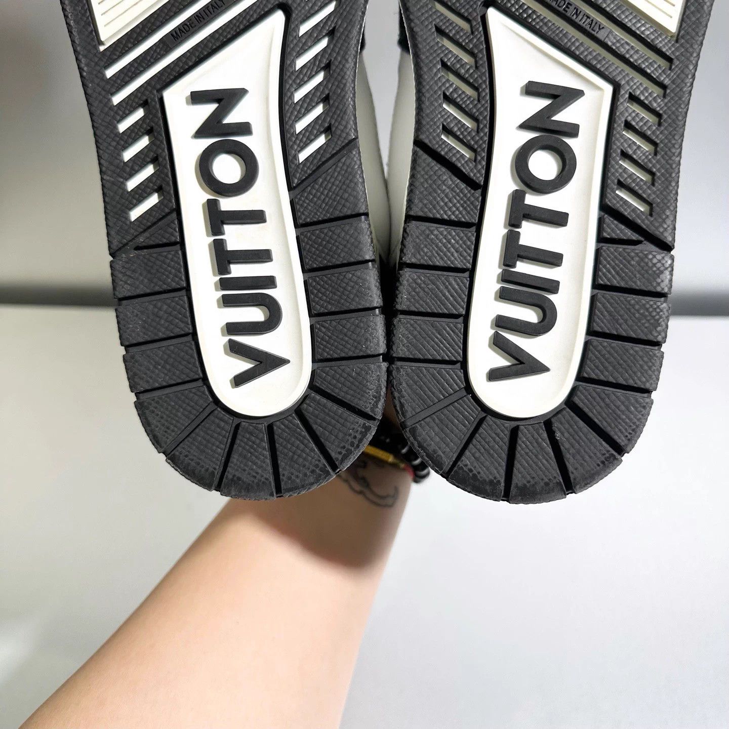Louis Vuitton LV Black & White Velcro 5/39 Worn Once Size US 6 / EU 39 - 8 Thumbnail