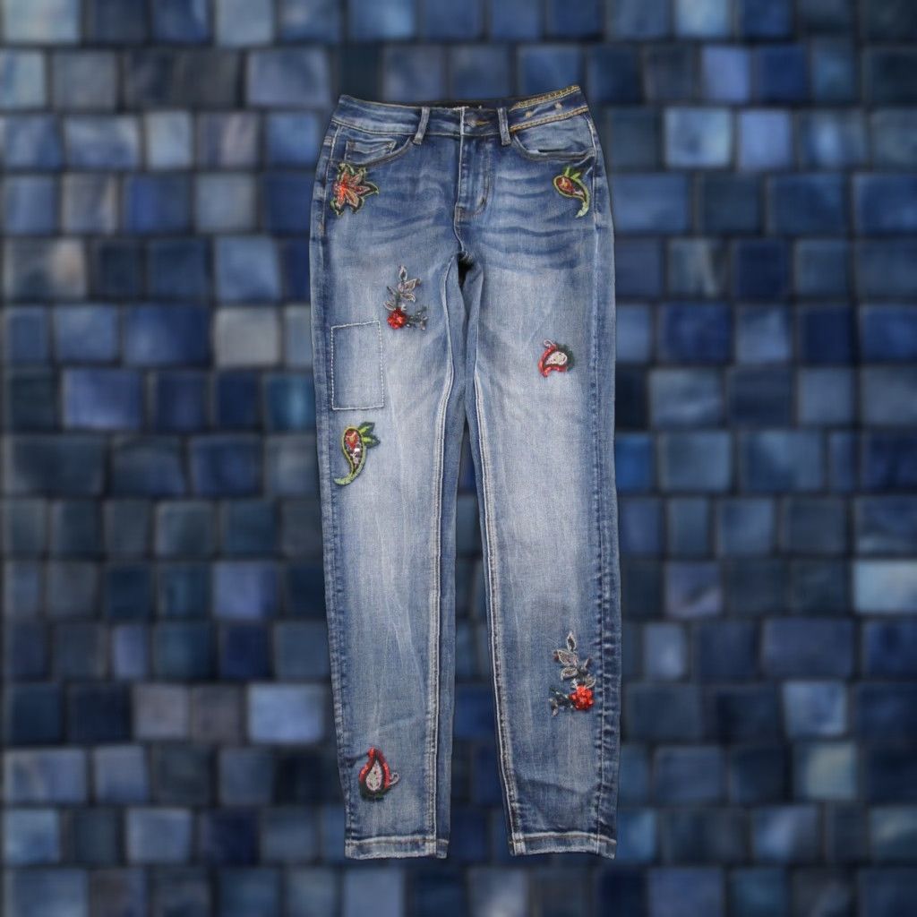 Desigual Desigual Jeans Size 26 Floral Paisley Embroidered Boho Chic Stretch Womens Size 26" / US 2 / IT 38 - 1 Thumbnail