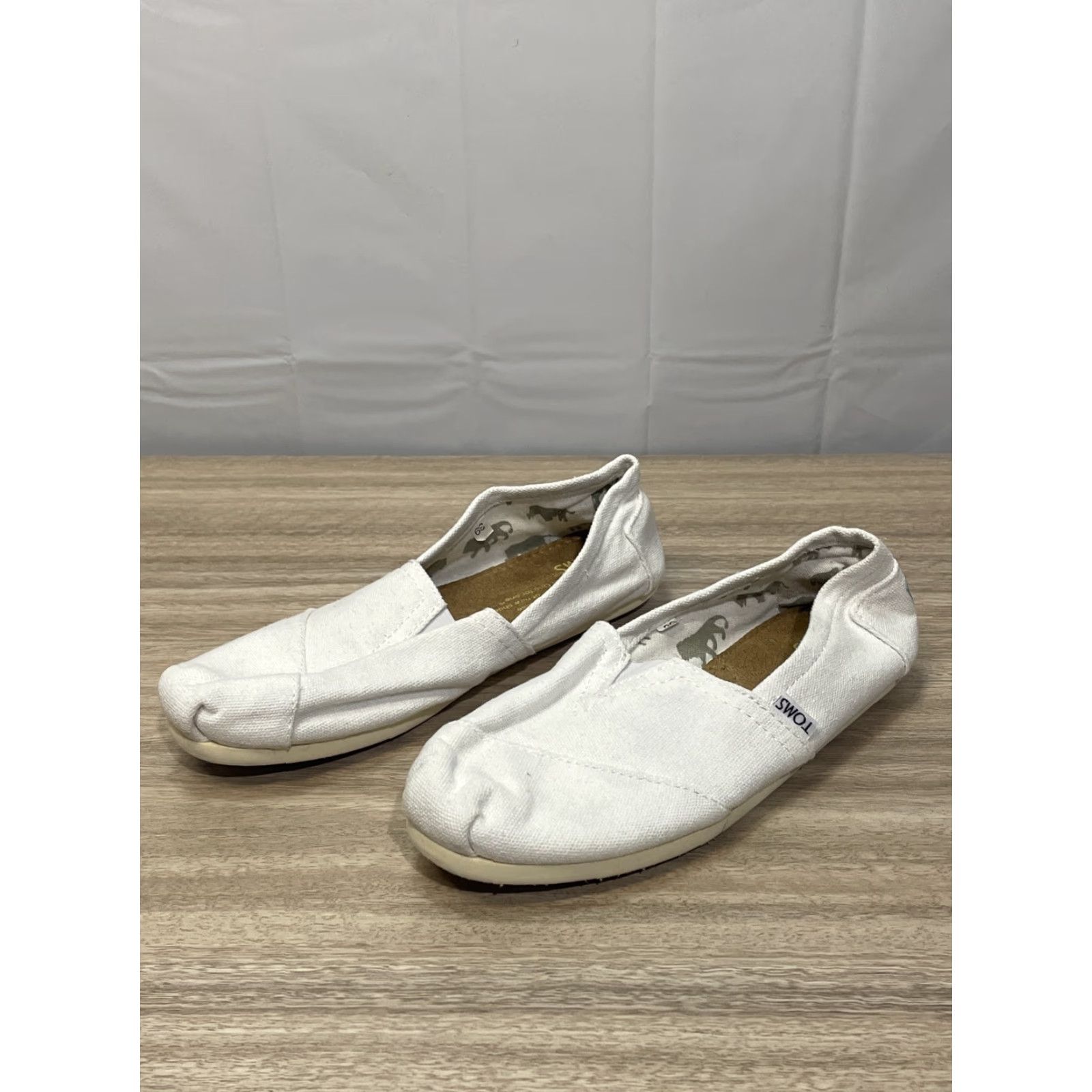 Toms VINTAGE Tom's Women Flat Slip-On Ballet Flats Size 9W White Fabric Loafers Shoes Size US 9 / IT 39 - 2 Thumbnail