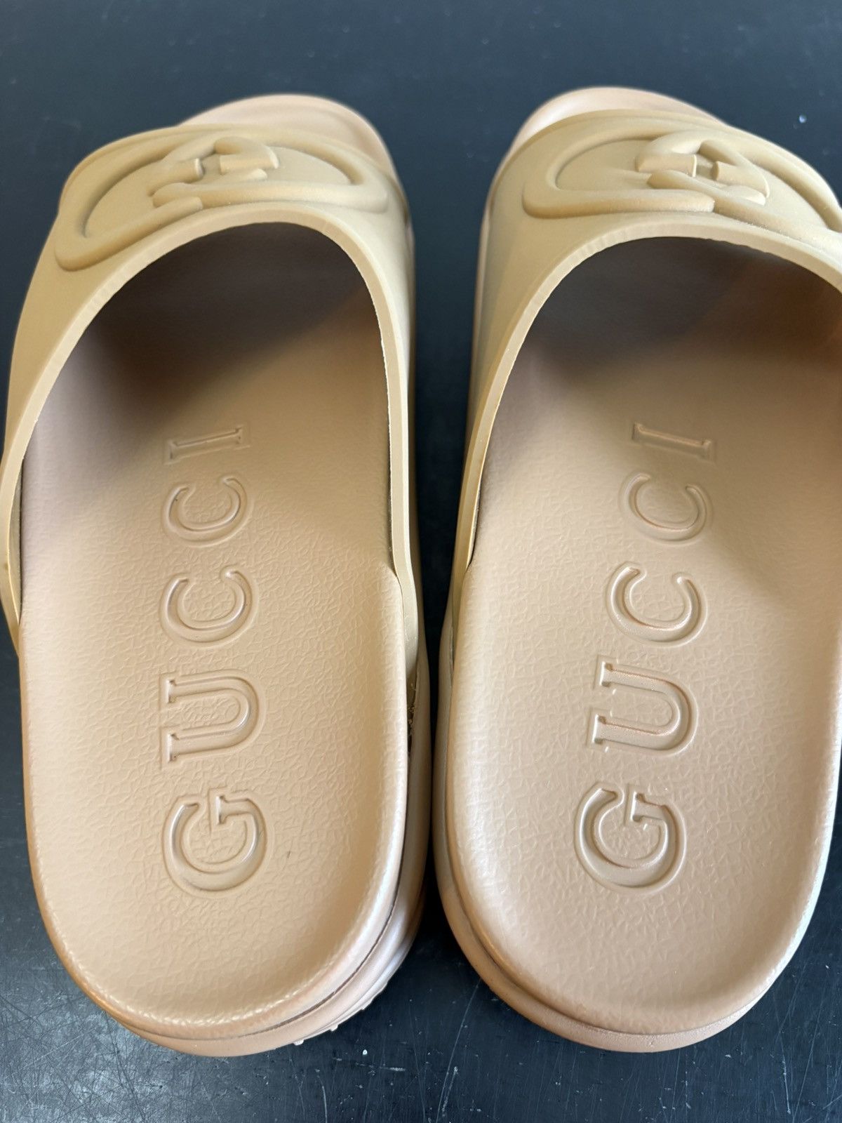 Gucci Gucci GG Interlocking Platform Rubber Slides Brown Size US 7 / EU 40 - 7 Thumbnail