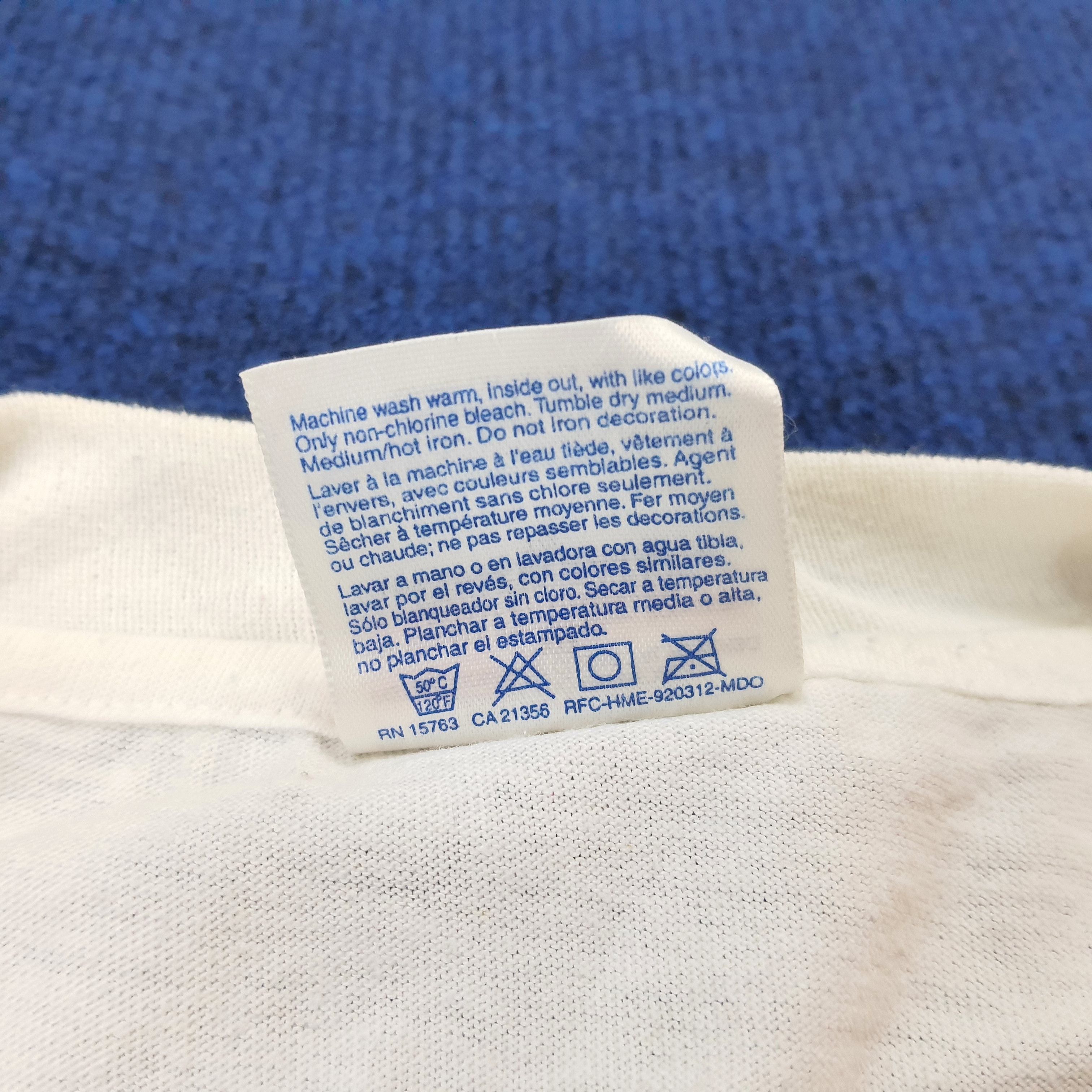 Vintage Vintage James Bond 007 On A Mission 90s Movie T-shirt Size US XL / EU 56 / 4 - 7 Thumbnail