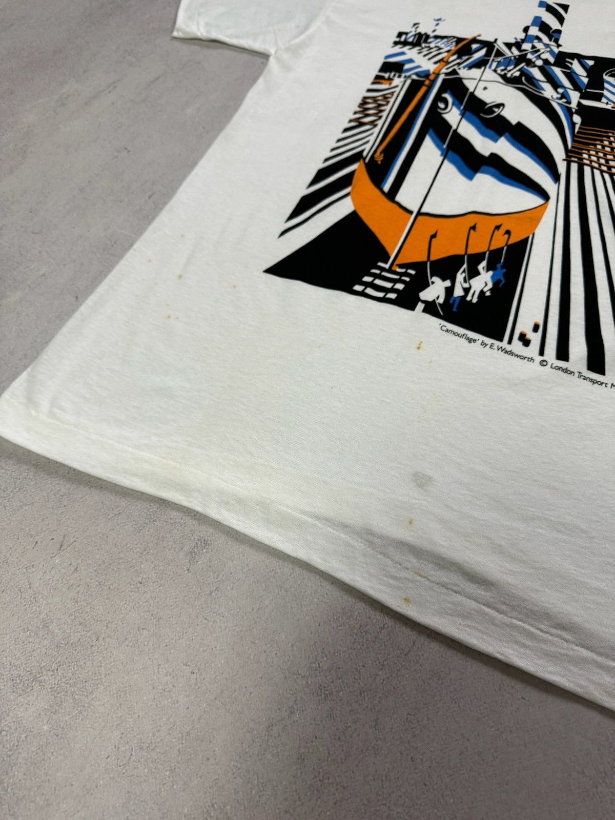 Vintage Vintage London Transport Museum Edward Wadsmorth T Shirt 80s Size US XL / EU 56 / 4 - 3 Thumbnail