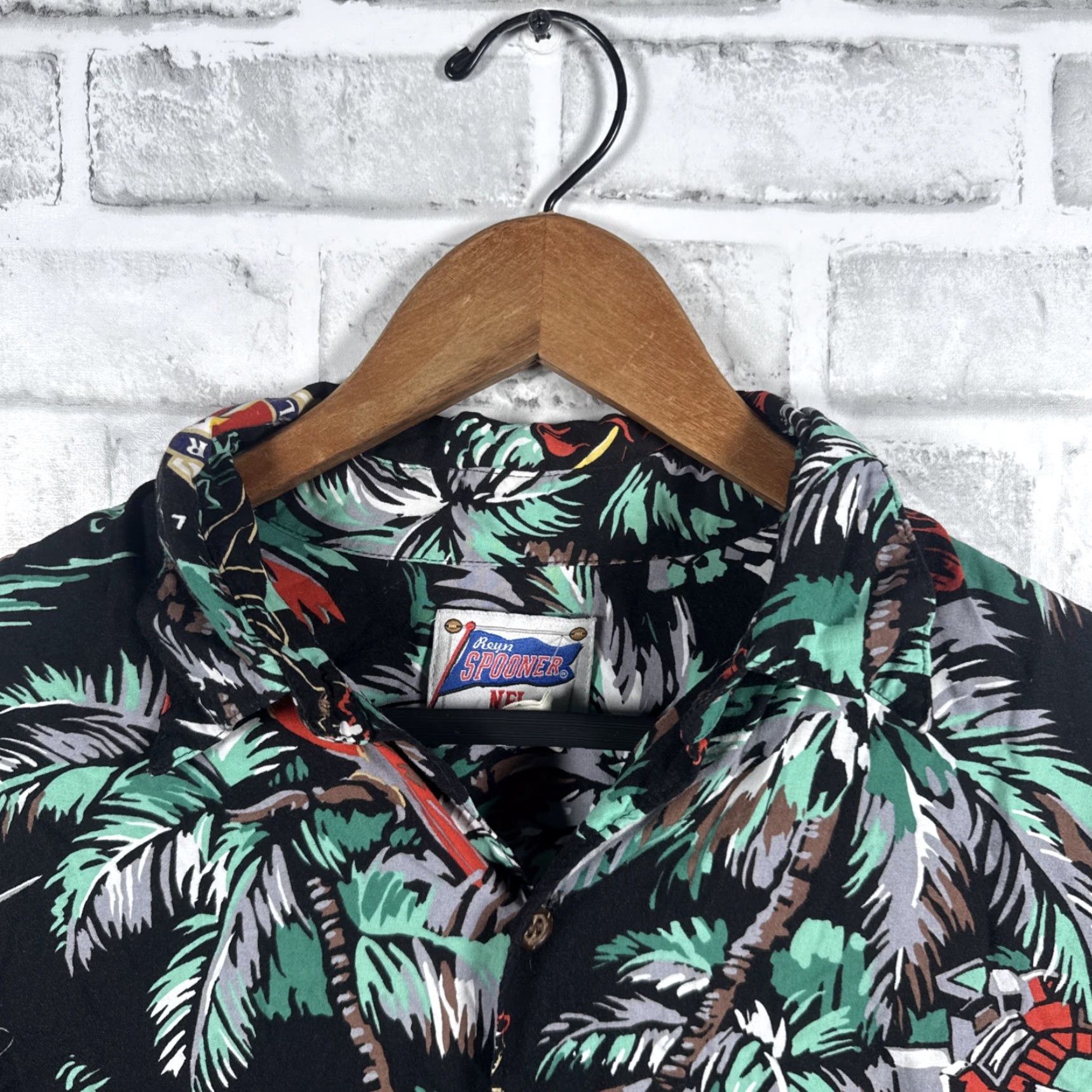 Reyn Spooner Reyn Spooner NFL Hawaiian Shirt Mens M Rayon 100% Multicolor Short Sleeve Button-Up Size US M / EU 48-50 / 2 - 2 Thumbnail