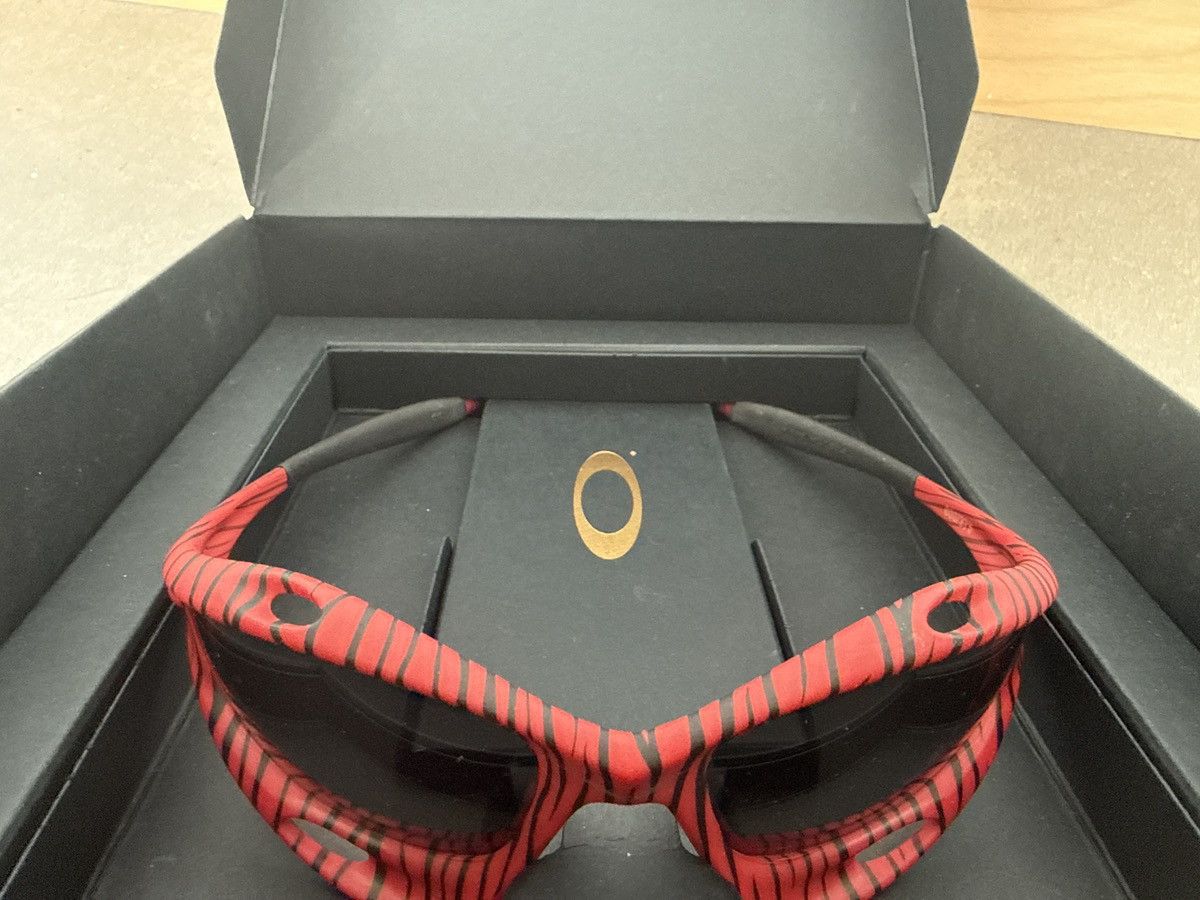 Oakley Oakley MUZM Red Tiger Sunglasses – Limited 006/375 – Prizm Size ONE SIZE - 2 Thumbnail