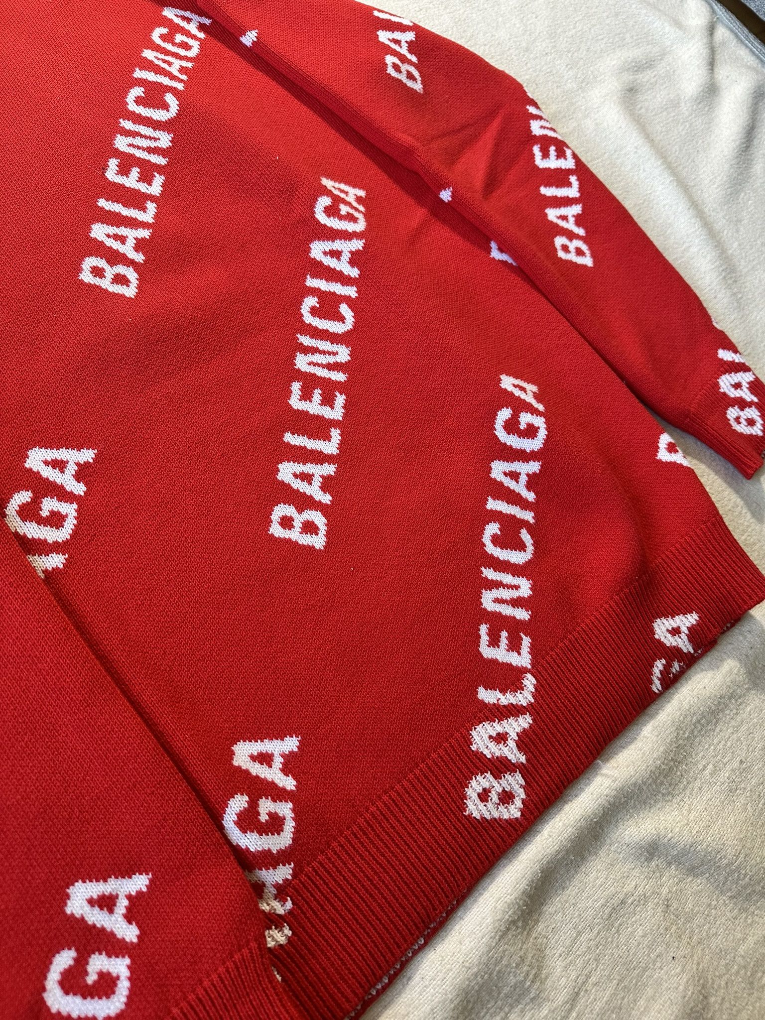 Balenciaga Balenciaga Sweater Allover Logo Red Size US XS / EU 42 / 0 - 4 Thumbnail