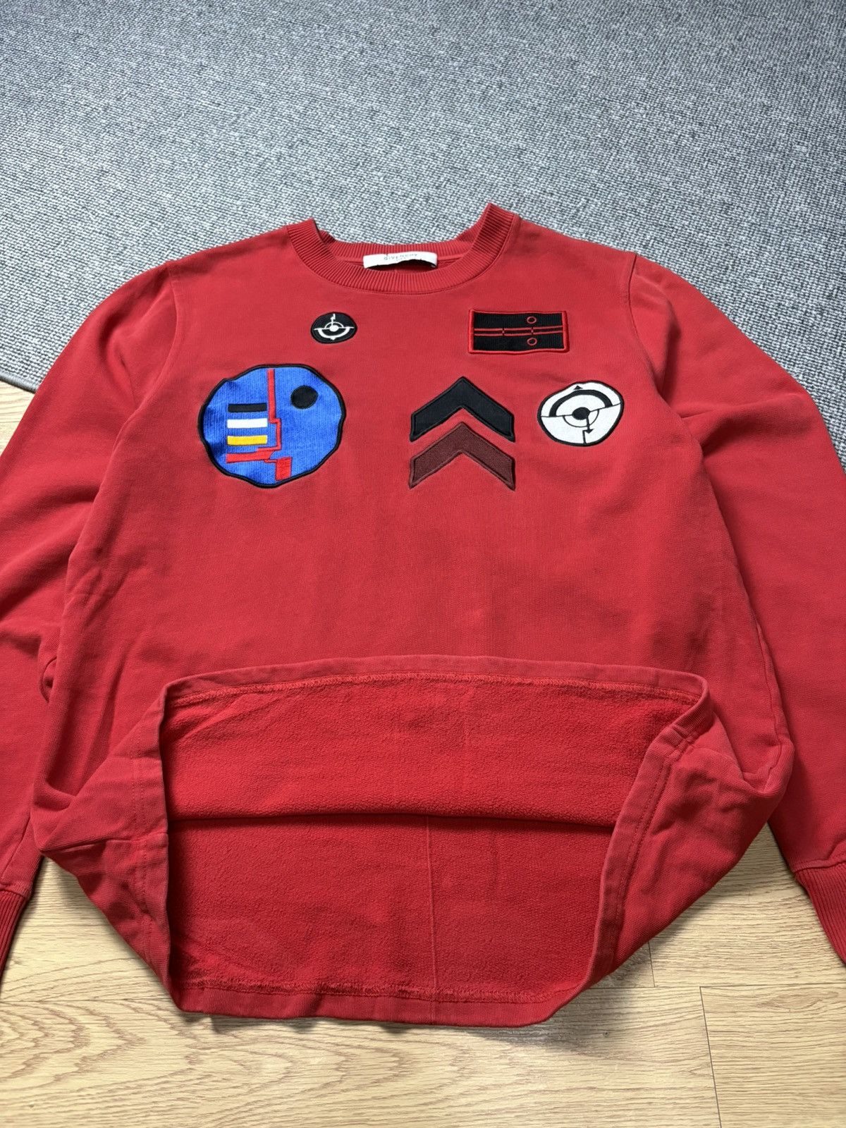 Givenchy Givenchy Embroidery Patch Crewneck Size US L / EU 52-54 / 3 - 6 Thumbnail