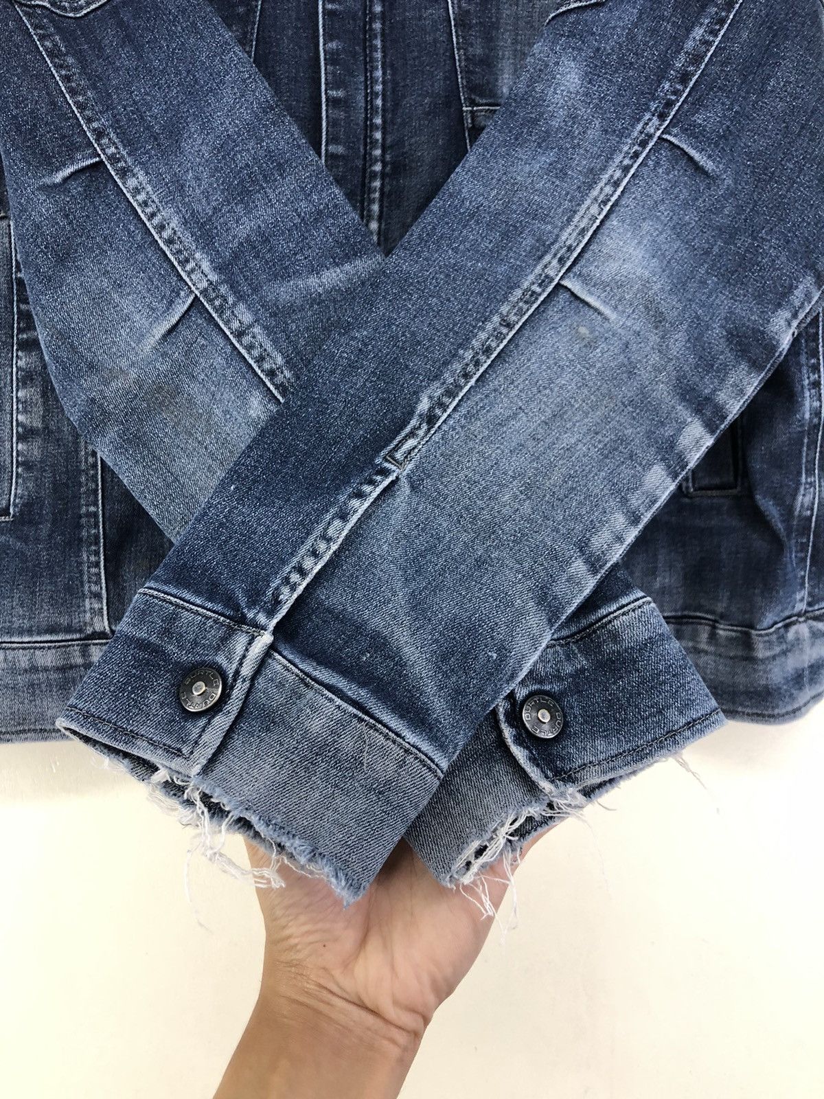 Japanese Brand Vintage Burtle Distressed Denim Workwear Jacket Size US L / EU 52-54 / 3 - 19 Thumbnail