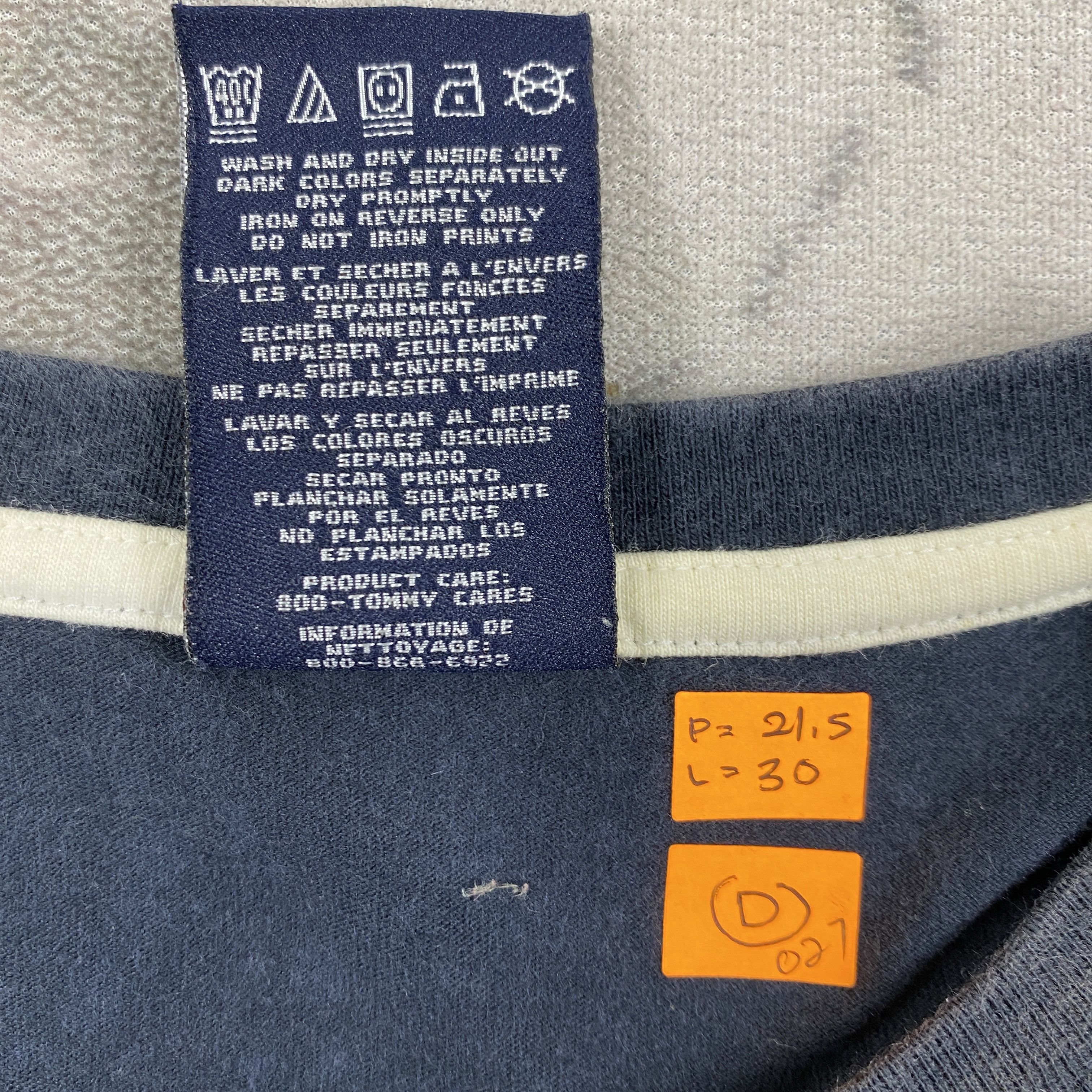 Tommy Hilfiger Vintage Tommy Hilfiger Big Logo Large T-shirt D027 Size US L / EU 52-54 / 3 - 5 Thumbnail