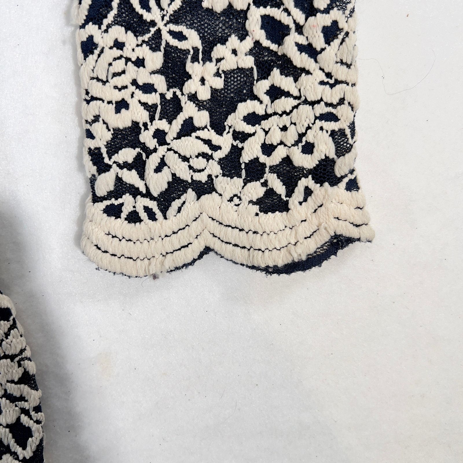 Other Urvana Blouse White Floral Black Lace Scalloped Hem Cuffs Size ONE SIZE - 8 Thumbnail