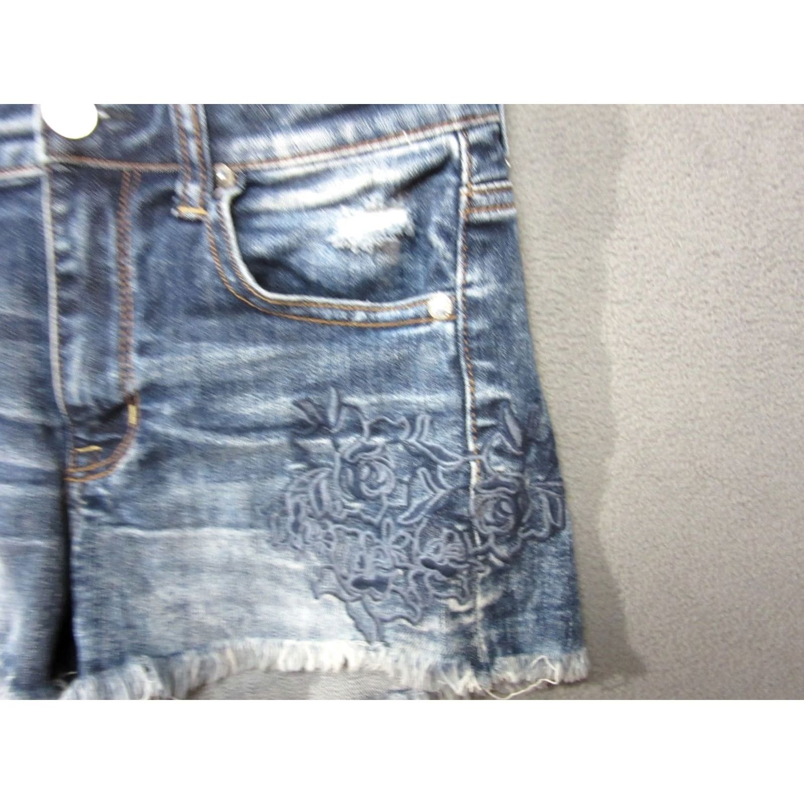 American Eagle Outfitters American Eagle Outfitters Womens 4 Blue Denim Floral Embroidery Raw Hem Shorts Size 27" / US 4 / IT 40 - 5 Thumbnail