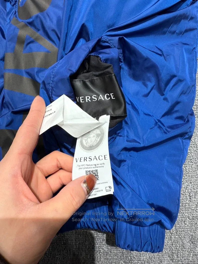 Versace Versace Reversible logo logo long-sleeved down jacket Size US M / EU 48-50 / 2 - 6 Thumbnail