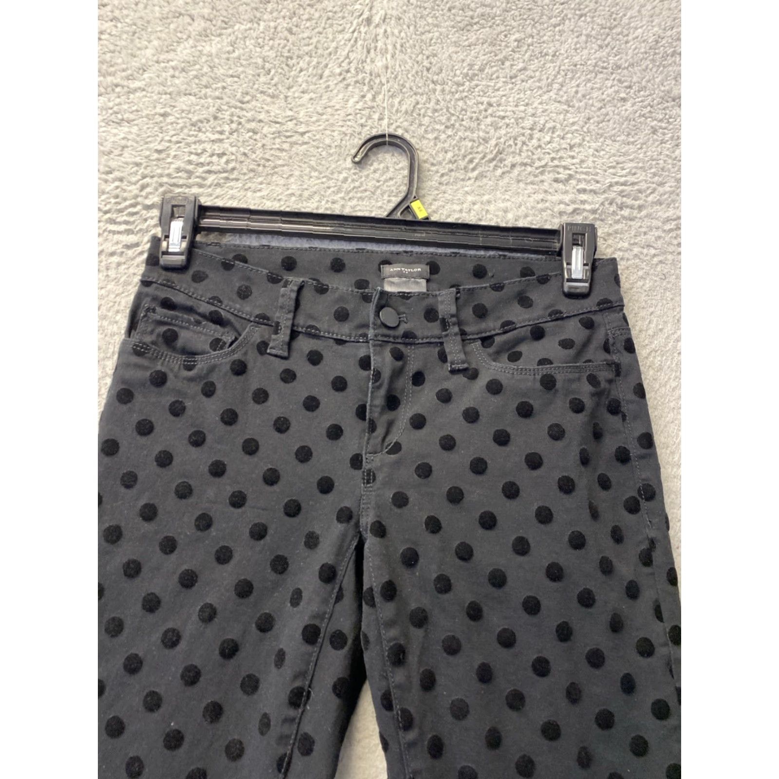 Ann Taylor Ann Taylor Jeans Women Slim Black Velvet Dots Low-Rise Skinny 28 Inseam 28 Size 2 Regular Denim Color Black Size 28" / US 6 / IT 42 - 2 Thumbnail