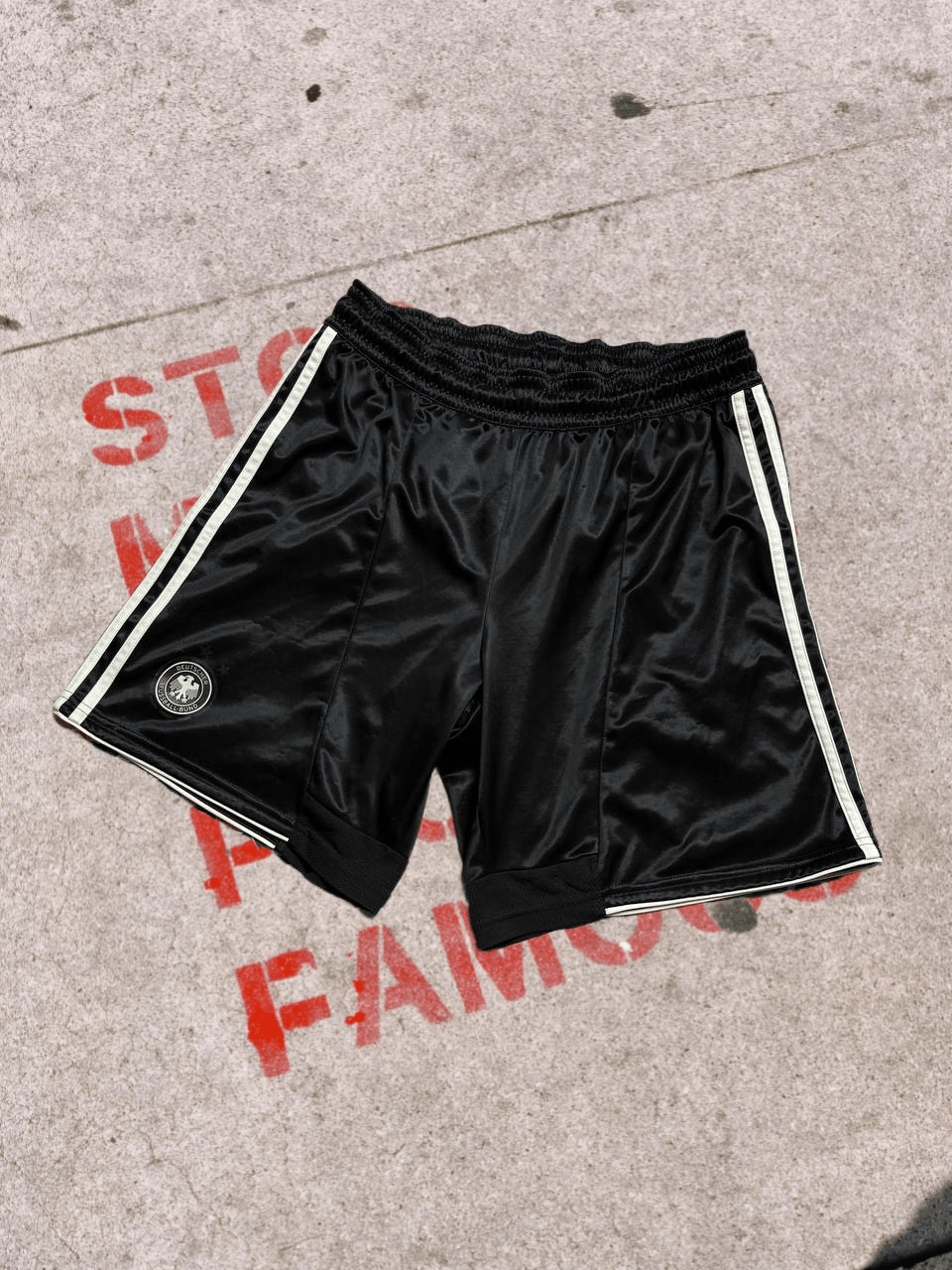 Adidas 90s Vintage Adidas Streetwear Mini Logo Shorts Size US 32 / EU 48 - 1 Thumbnail