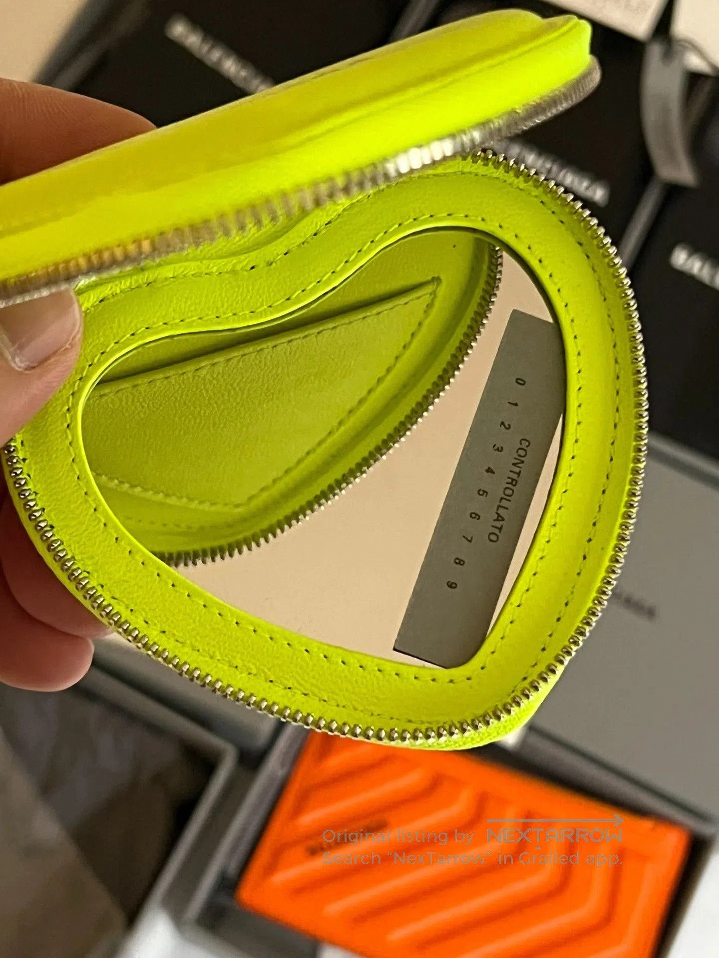 Balenciaga Balenciaga Heart Mirror Coin Purse Keychain. Size ONE SIZE - 3 Thumbnail