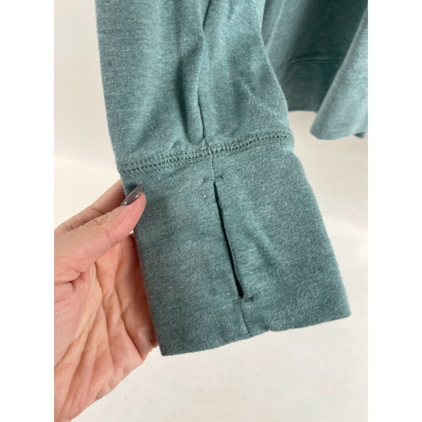 Old Navy Old Navy Active Shirt Women's L Green Long Sleeve Boatneck Go-Dry Thumb Hole Shirt Adults Womens Size L / US 10 / IT 46 - 6 Thumbnail