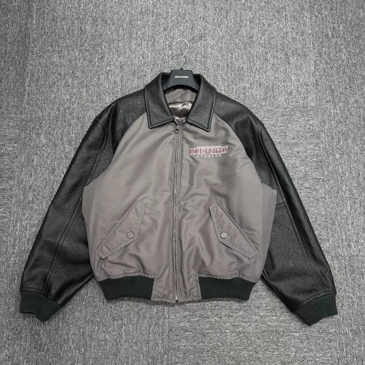Louis Vuitton Louis Vuitton 23FW Monogram Embossed Baseball Jacket Size US L / EU 52-54 / 3 - 1 Thumbnail