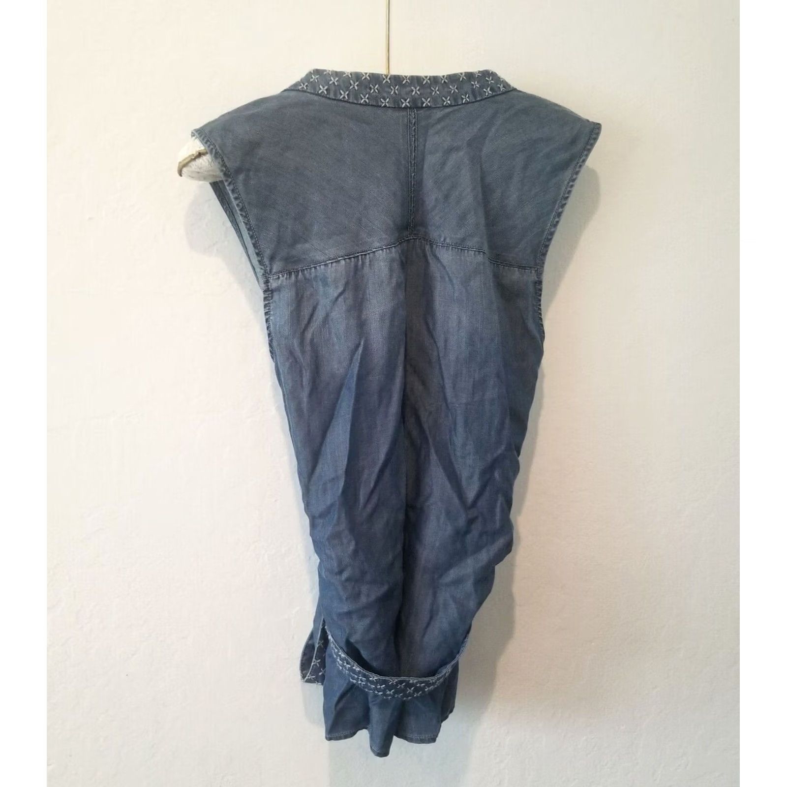 Anthropologie Holding Horses Anthropologie Womens Large Blue Stitched Chambray Wrap Shirt Vest Size L / US 10 / IT 46 - 2 Thumbnail