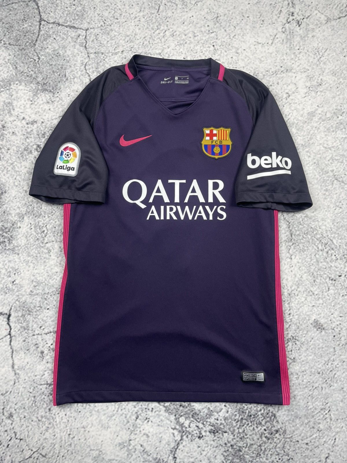Nike Nike S FC Barcelona 16/17 Away #9 Suarez Jersey Drip OG eg Size US S / EU 44-46 / 1 - 2 Thumbnail
