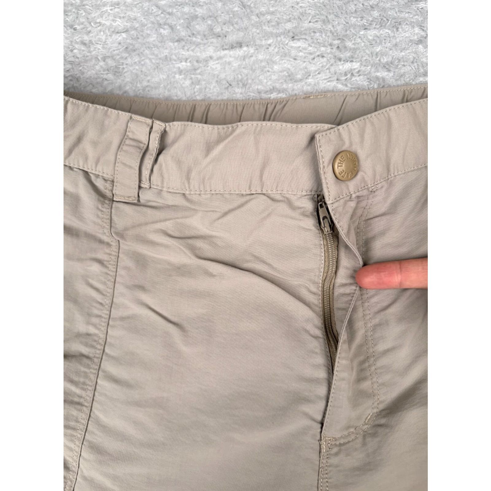 The North Face The North Face Shorts Men 2XL Beige Nylon Cargo Pocket 40x10 Casual Travel 100% Microfiber Vintage No Size US 39 - 6 Thumbnail