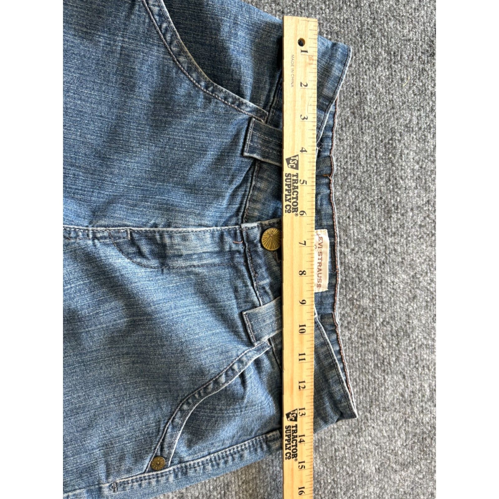Levi's VINTAGE Levi's Capris Blue Denim Womens 28x17 Jeans Regular Medium 90s Classic USA Women Size ONE SIZE - 3 Thumbnail