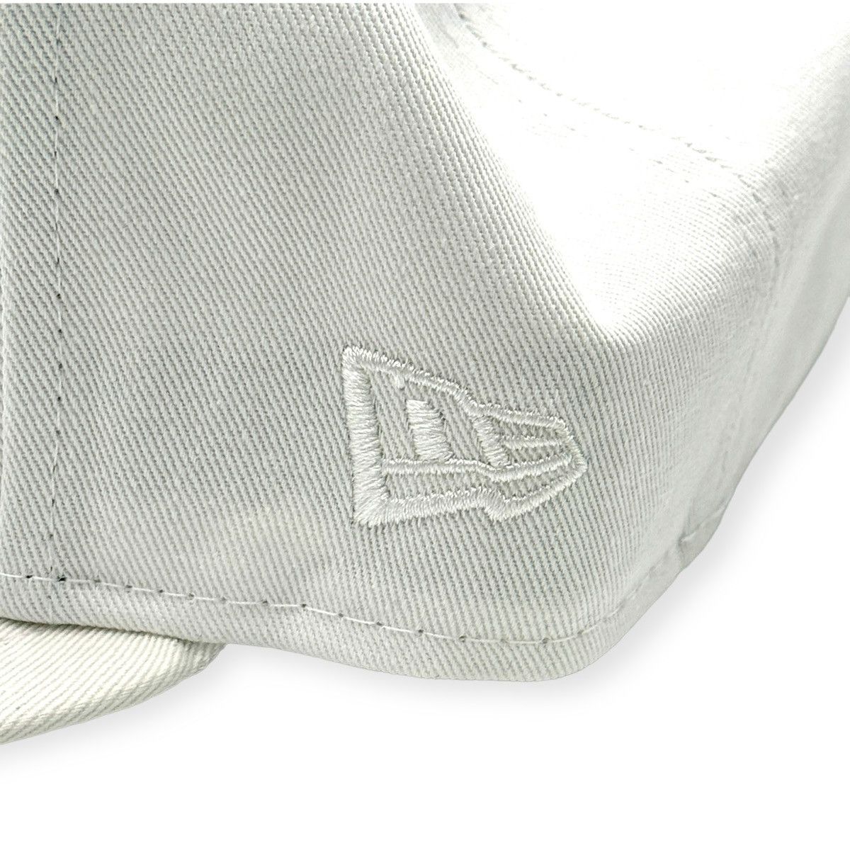 MLB × New Era × New York Yankees Yankees MLB Basic 59Fifty Fitted hat All White 7 1/4 Size ONE SIZE - 4 Thumbnail