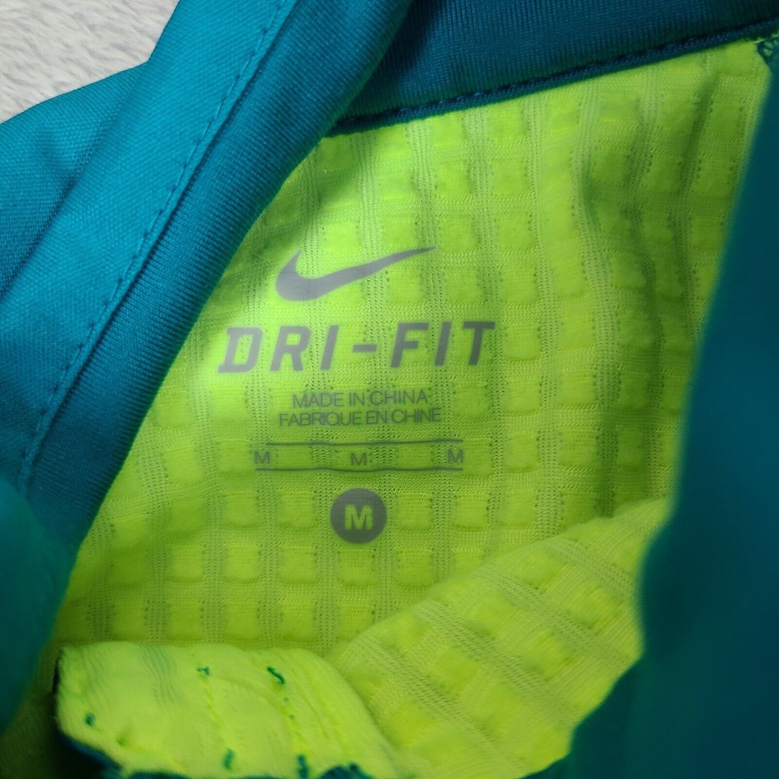 Nike Nike Green Running Jacket with Neon yellow inside Thumb Hole Size M / US 6-8 / IT 42-44 - 4 Thumbnail