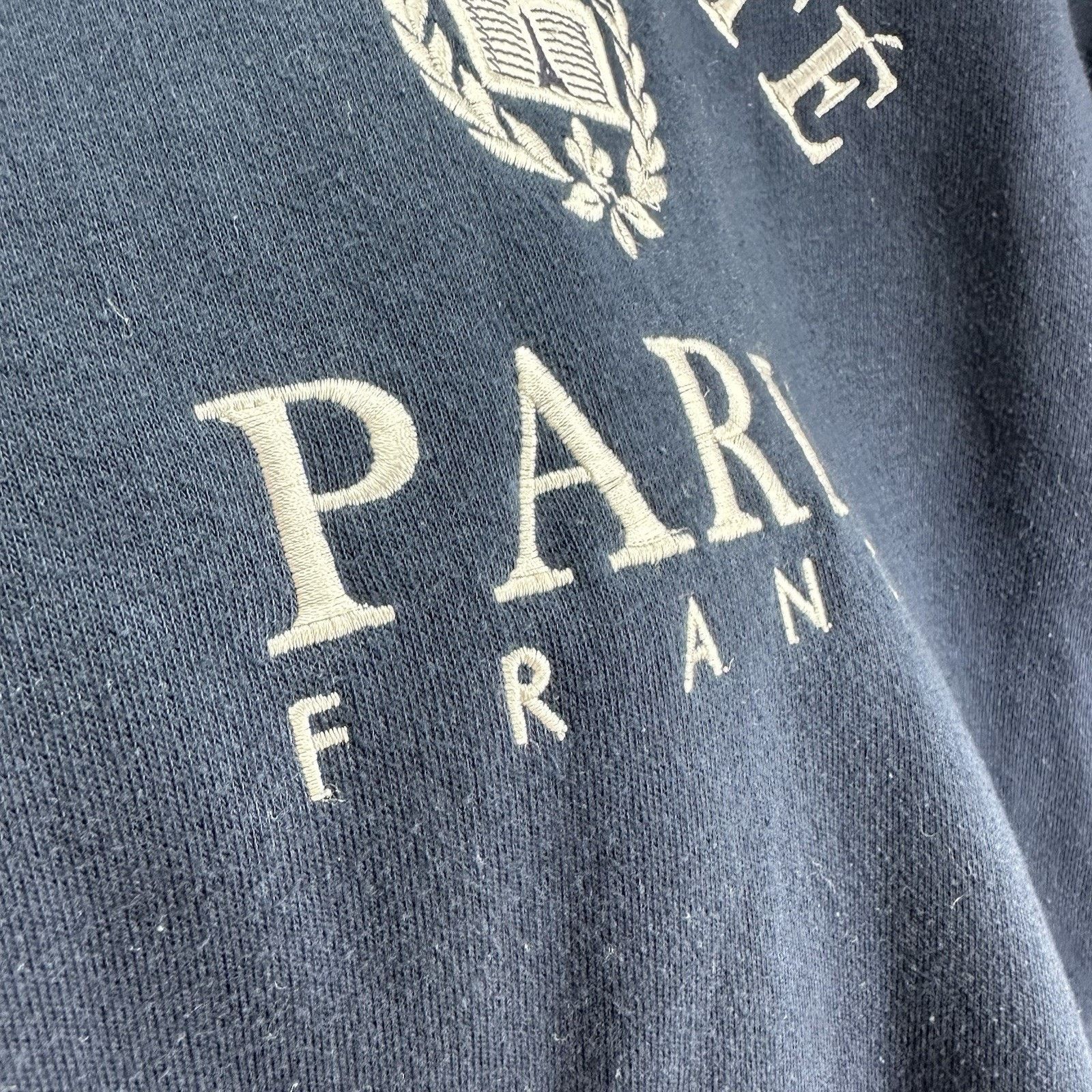 Gildan Universite Paris Crewneck Sweatshirt Size L, Navy Blue 21x27 Size US L / EU 52-54 / 3 - 3 Thumbnail