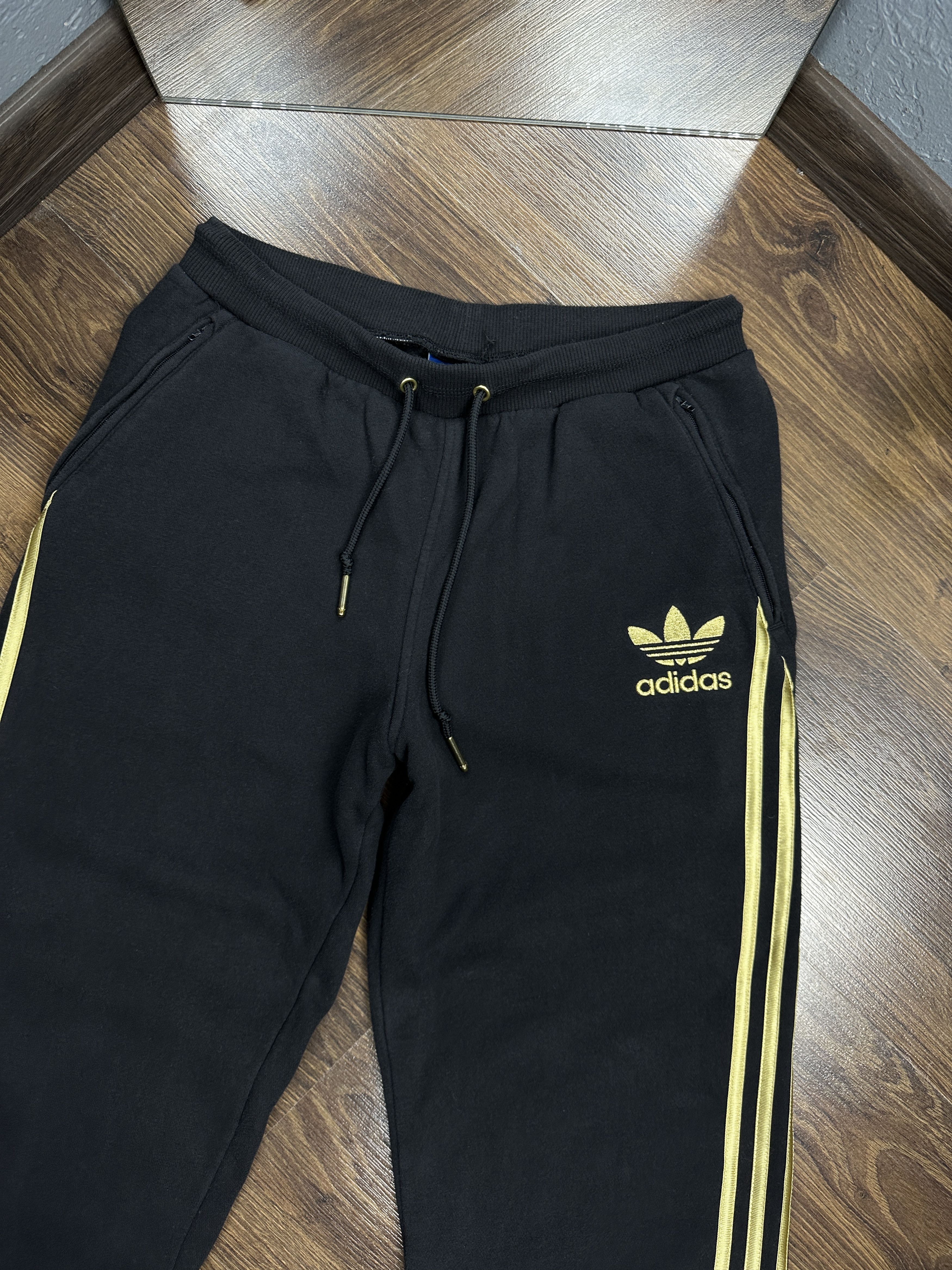 Adidas Adidas Chile 62 sweatpants cotton track pants Size US 30 / EU 46 - 5 Thumbnail