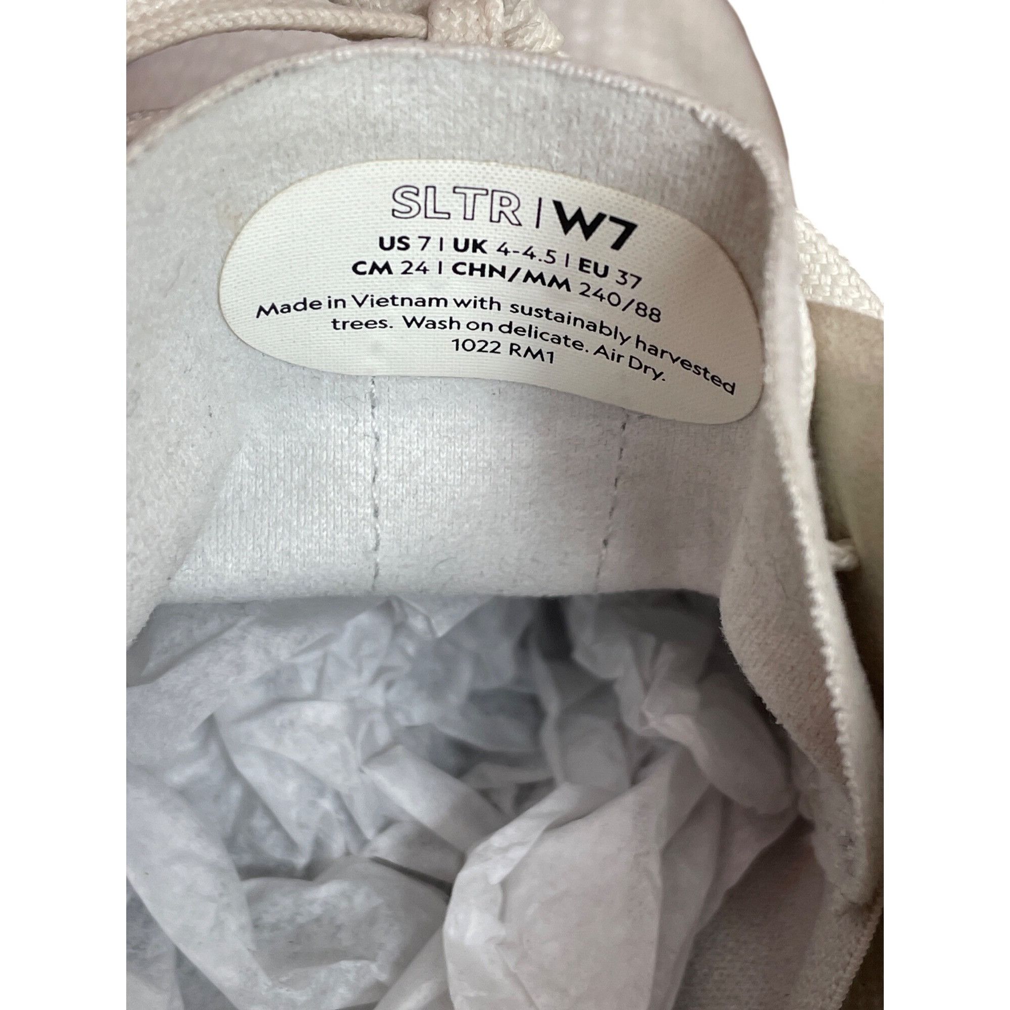 Allbirds Allbirds wms white low top comfort walking sneakers sz 7W SK Size US 7 / IT 37 - 6 Thumbnail