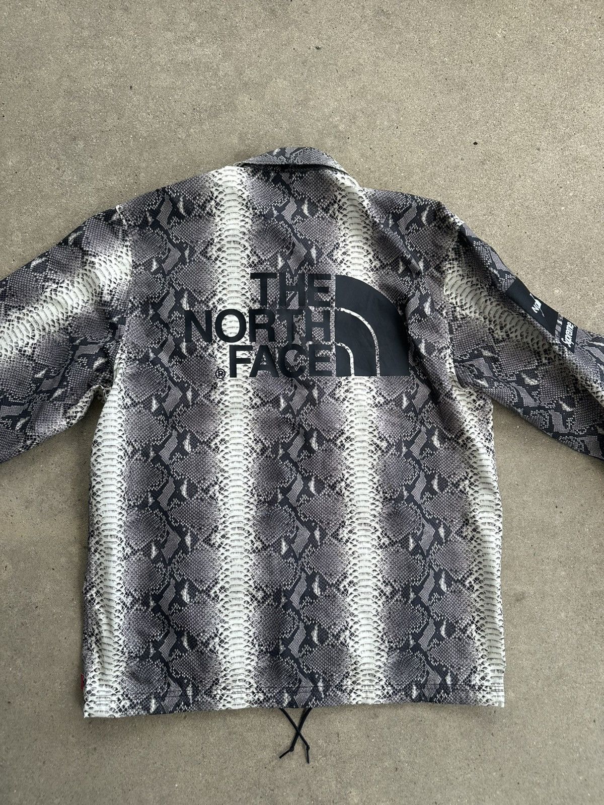 Supreme × The North Face Supreme The North Face Snakeskin Taped Seam Jacket size M Size US M / EU 48-50 / 2 - 3 Thumbnail