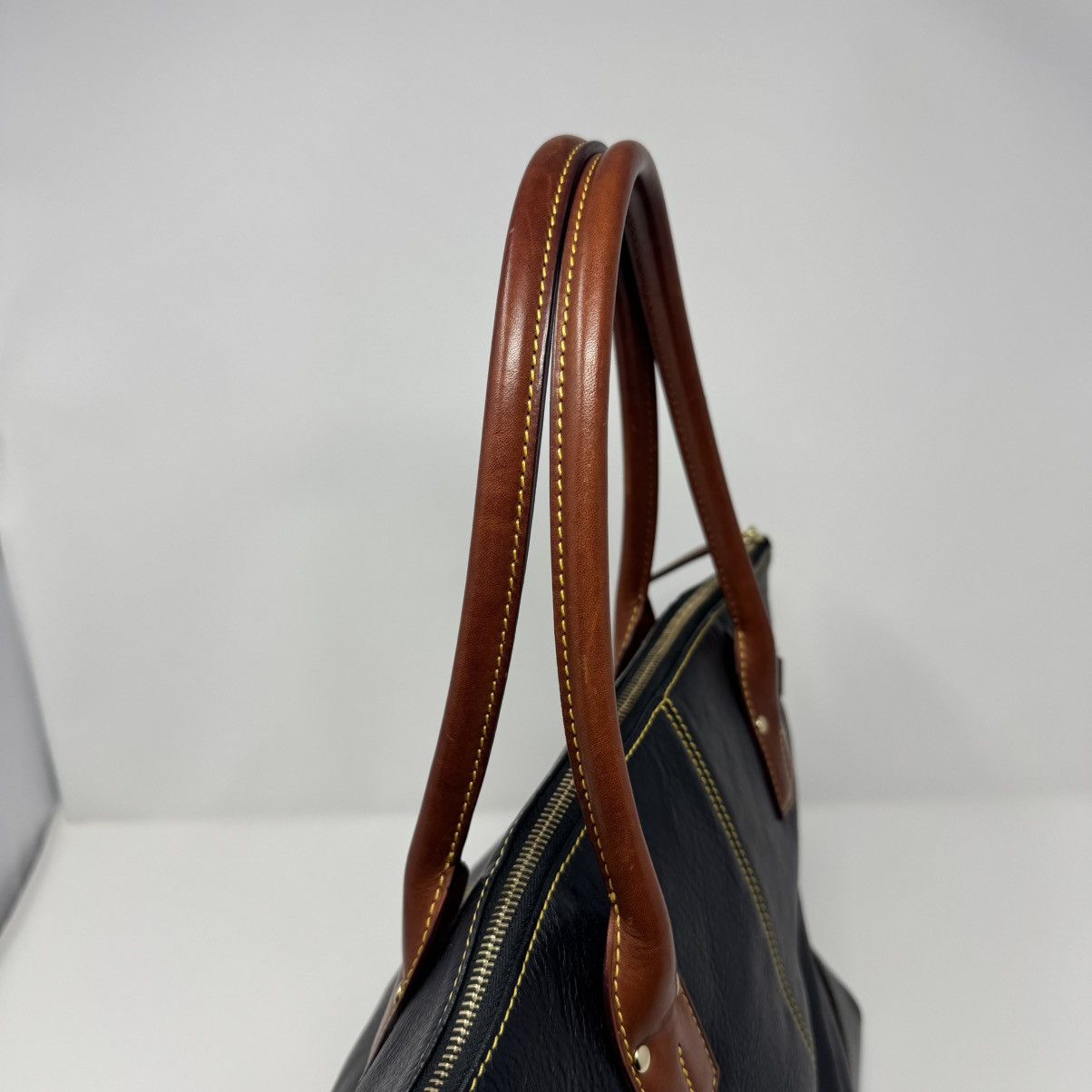 Dooney & Bourke Dooney & Bourke Black Leather Brown Handle Shoulder Bag Size ONE SIZE - 5 Thumbnail