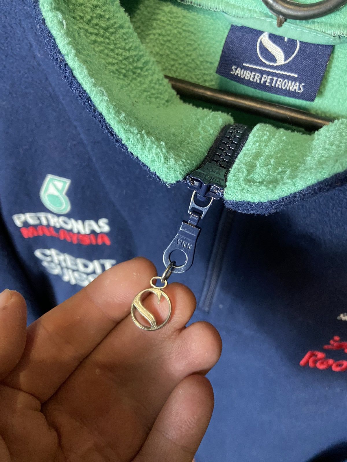 Vintage VINTAGE 00s PETRONAS NASCAR REDBULL RACING FLEECE JACKET Y2K Size US M / EU 48-50 / 2 - 4 Thumbnail