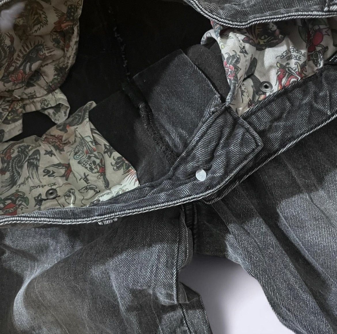 Ed Hardy Ed Hardy dragon charcoal cargo jeans (unisex) Size US 28 / EU 44 - 5 Thumbnail