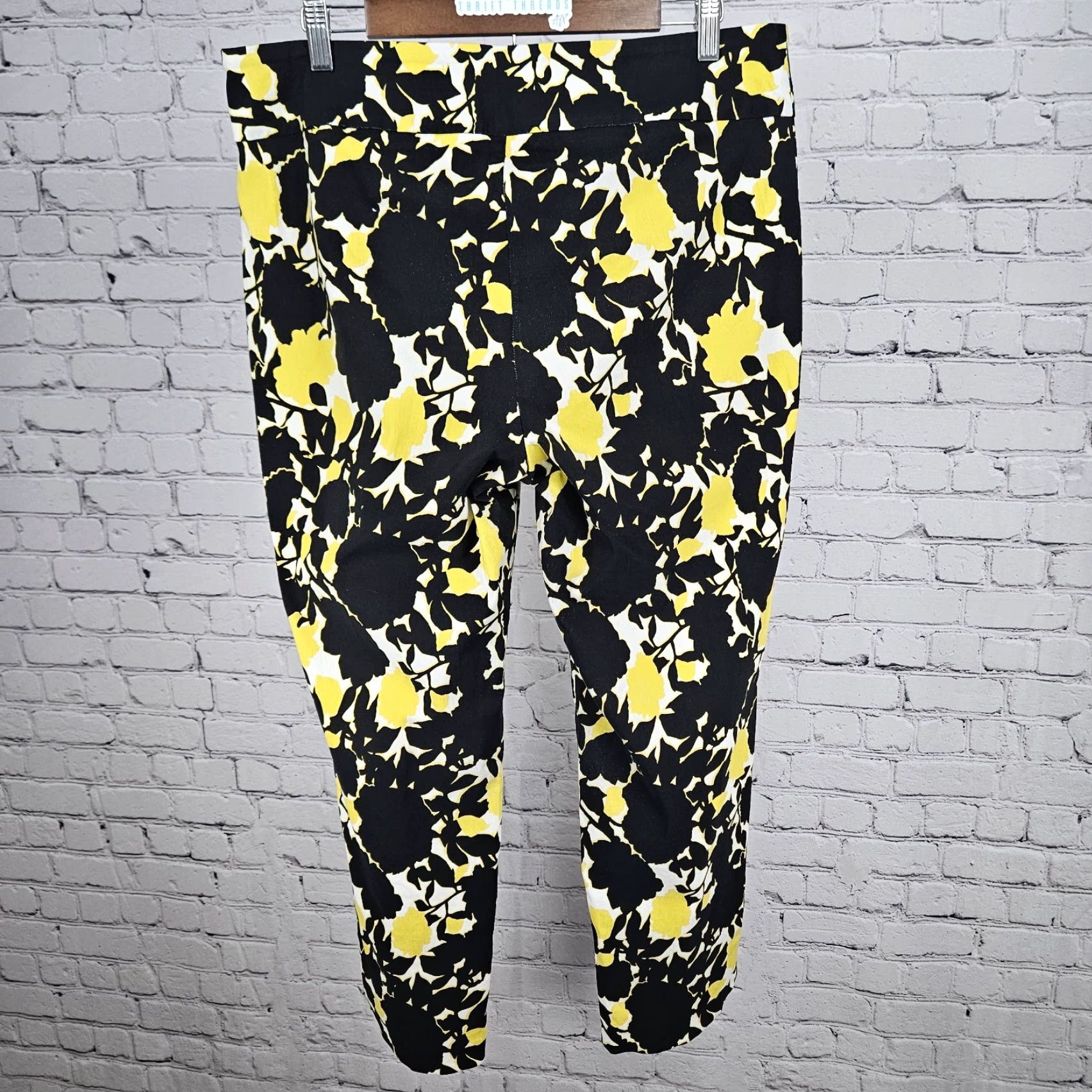 Soft Surroundings Soft Surroundings Pants Floral Mid Rise Pull On Large Black White Yellow Casual Workwear Travel Womens Size 36" / US 14 / IT 50 - 2 Thumbnail
