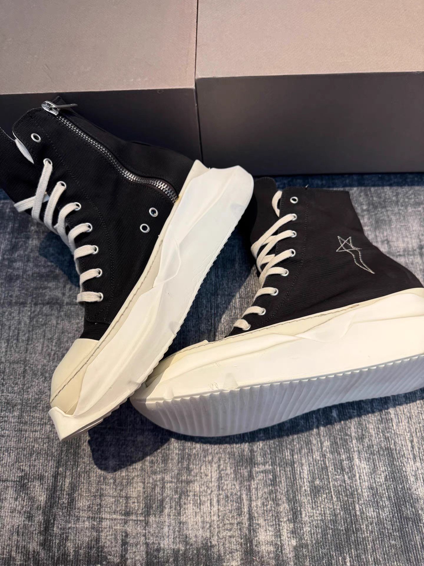 Rick Owens Rick Owens Pentagram Tank Sole Big Converse Size US 11 / EU 44 - 2 Thumbnail