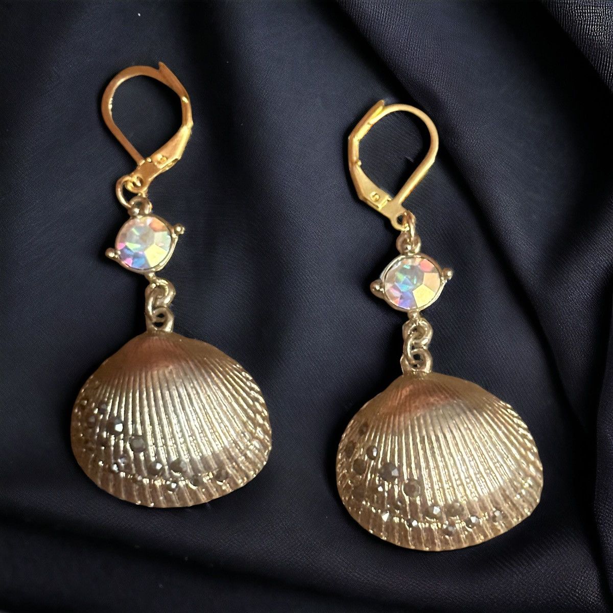 Other Clamshell lever back dangle earrings Size ONE SIZE - 1 Thumbnail