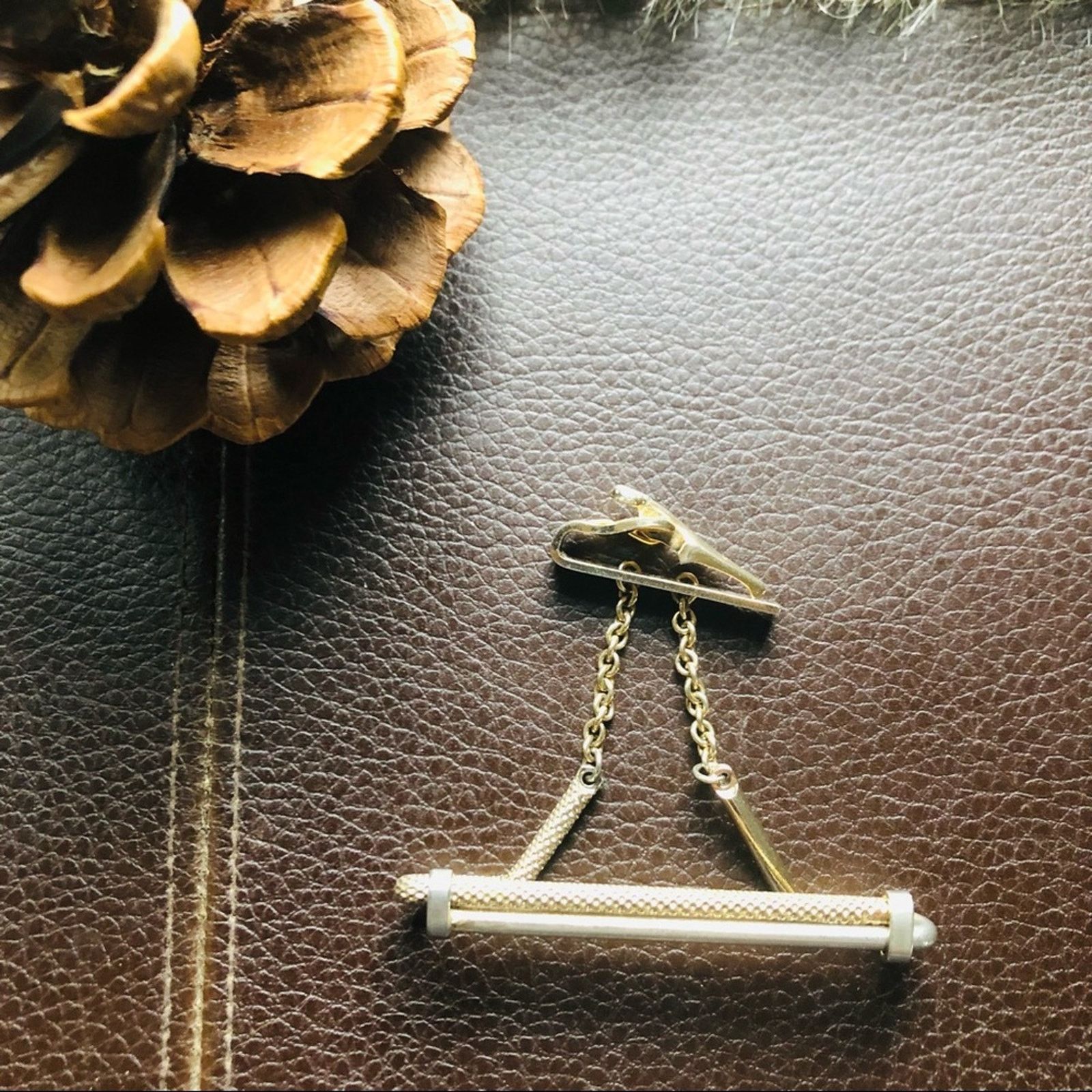 Vintage Vintage men’s gold tone expandable tie bar clip Size ONE SIZE - 1 Thumbnail