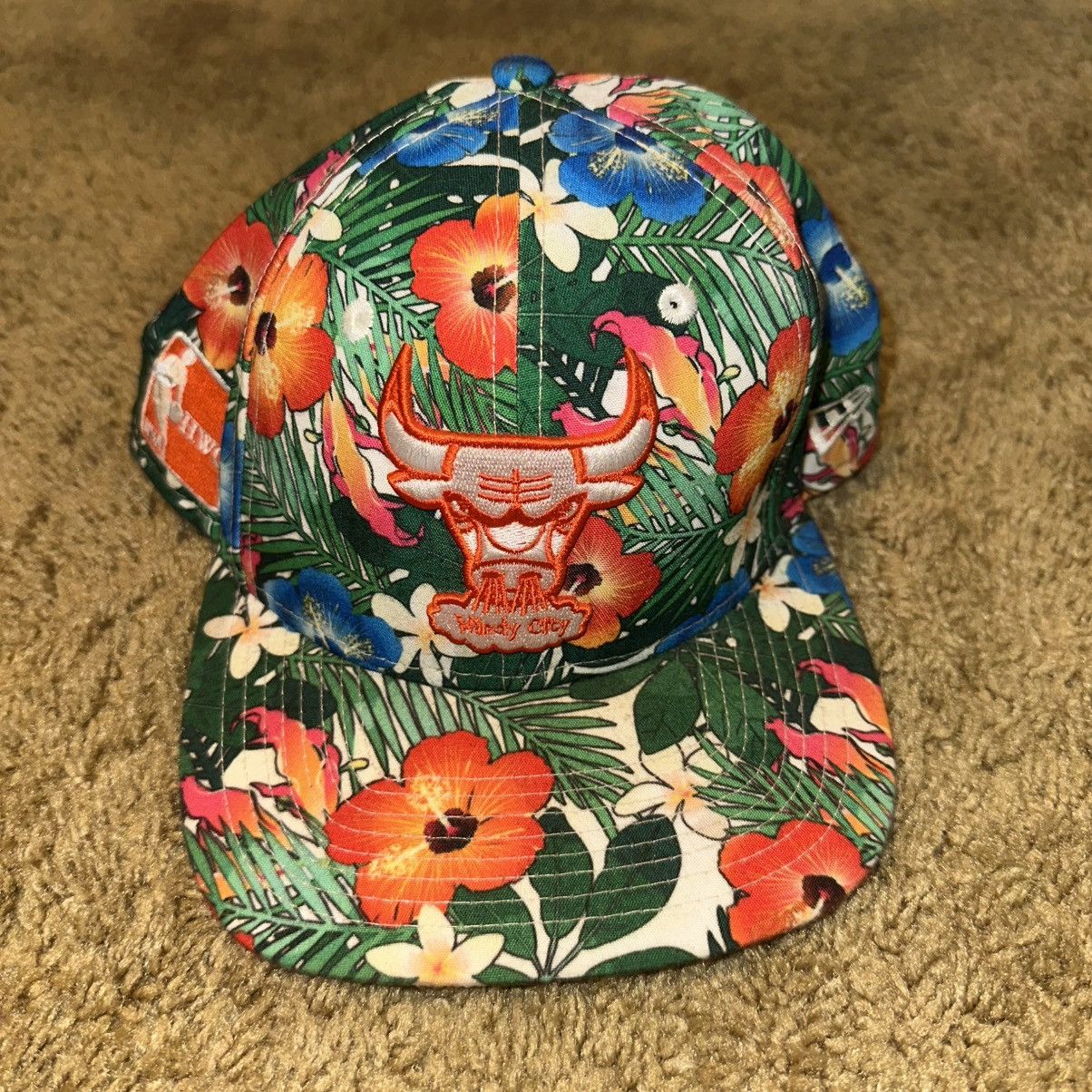NBA × New Era Chicago Bulls White Floral 9FIFTY Snapback Cap by New Era Size ONE SIZE - 1 Thumbnail