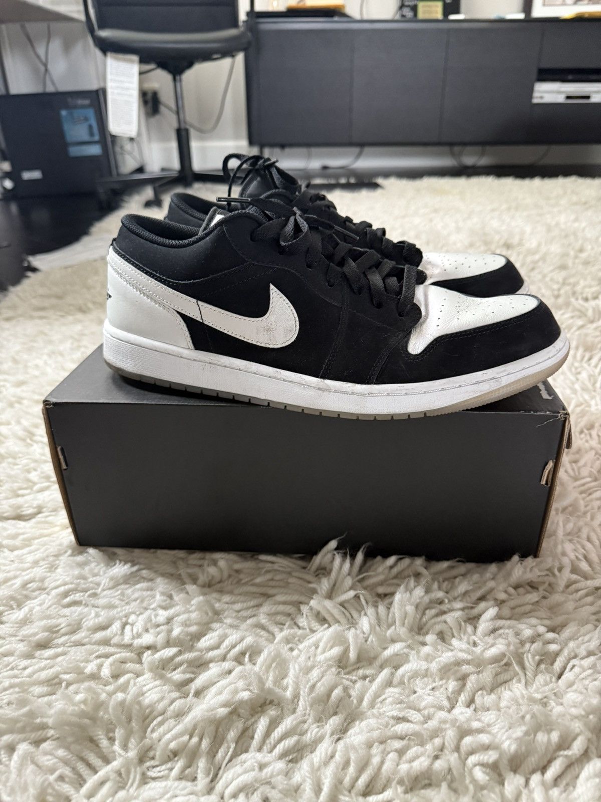 Jordan Brand Air Jordan 1 Low Diamond Toe Size US 13 / EU 46 - 2 Thumbnail